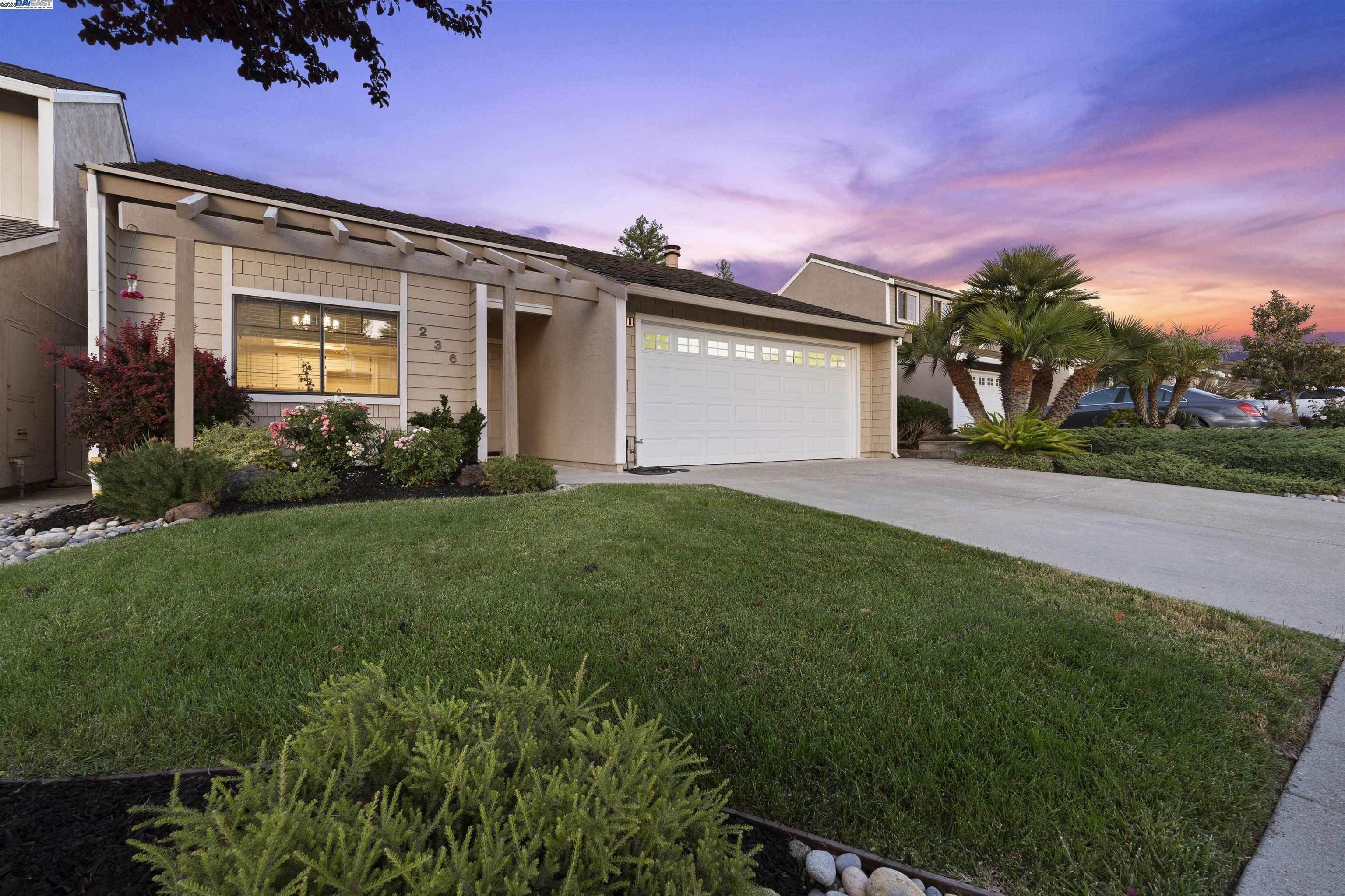 Detail Gallery Image 2 of 25 For 236 Tomas Way, Pleasanton,  CA 94566 - 3 Beds | 2 Baths