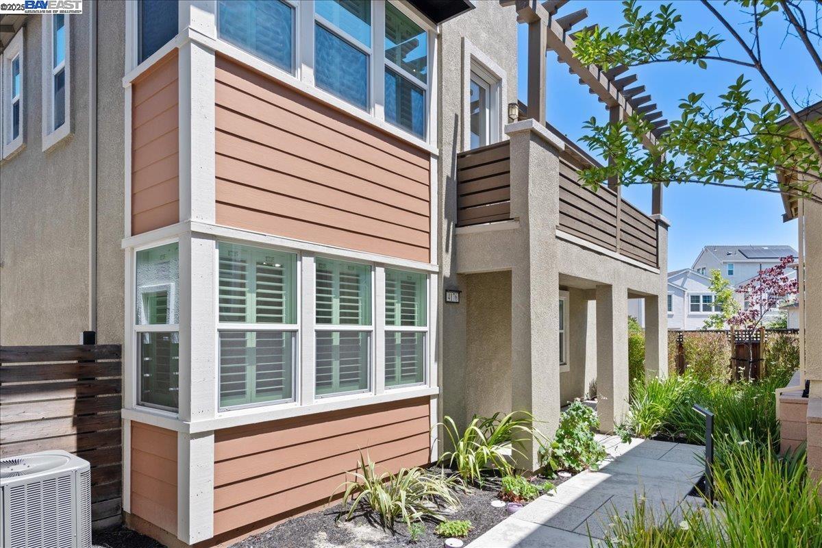 Detail Gallery Image 1 of 1 For 4176 Healdsburg Way, Dublin,  CA 94568 - 4 Beds | 3 Baths