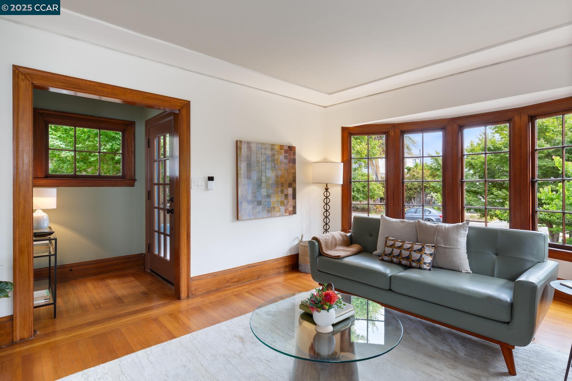 Detail Gallery Image 11 of 40 For 1906 Pacific Ave, Alameda,  CA 94501 - 2 Beds | 1 Baths
