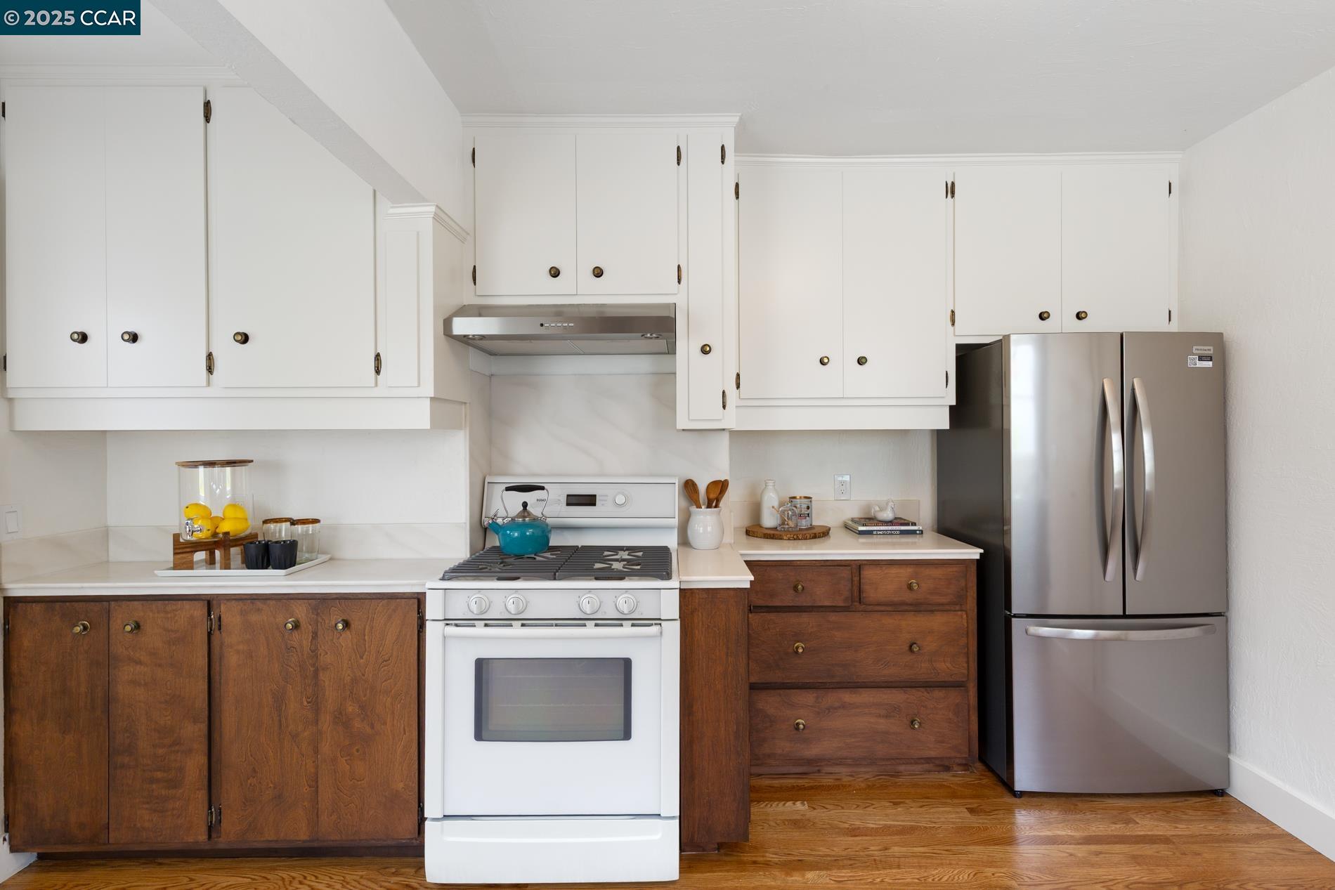 Detail Gallery Image 18 of 40 For 1906 Pacific Ave, Alameda,  CA 94501 - 2 Beds | 1 Baths