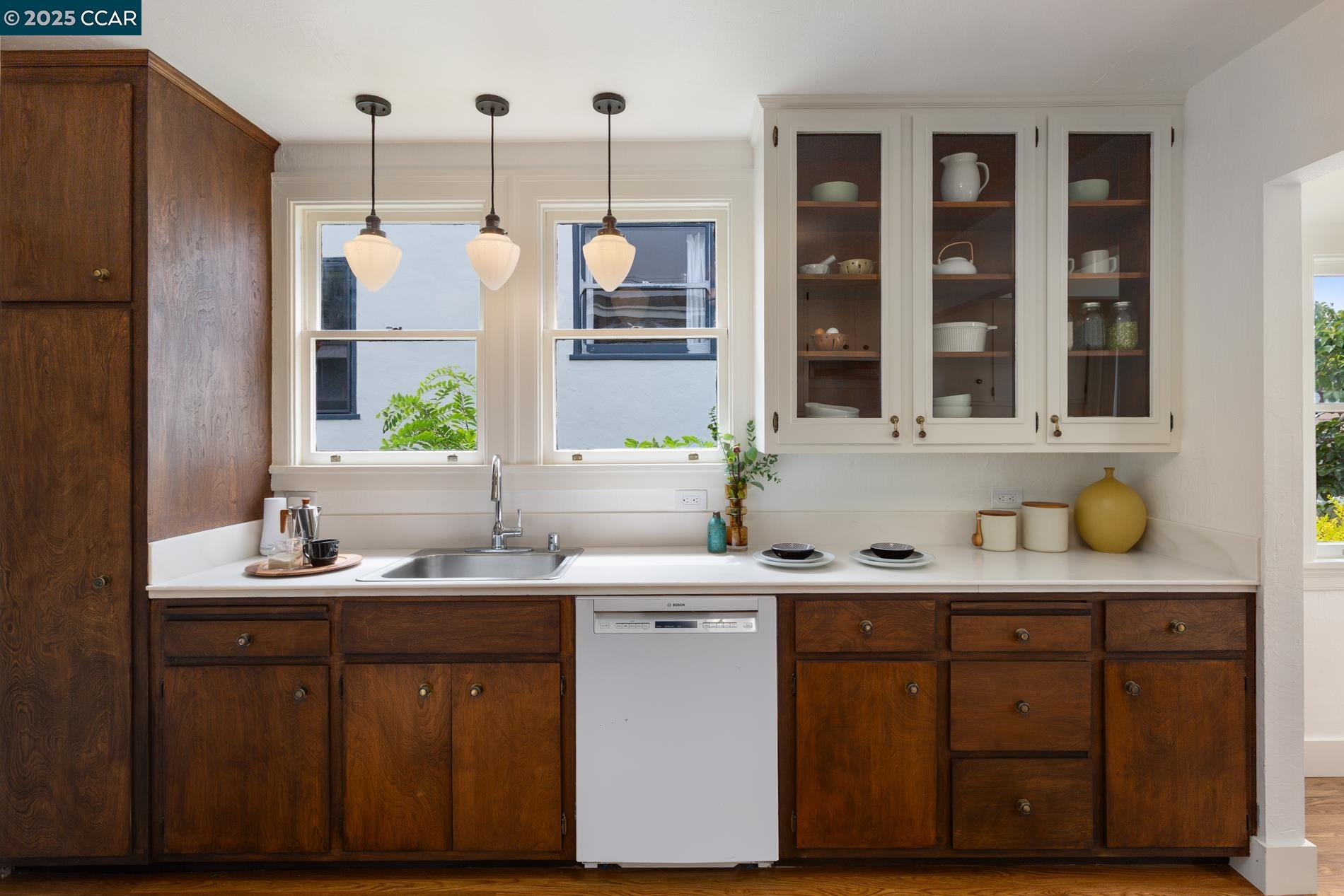 Detail Gallery Image 19 of 40 For 1906 Pacific Ave, Alameda,  CA 94501 - 2 Beds | 1 Baths