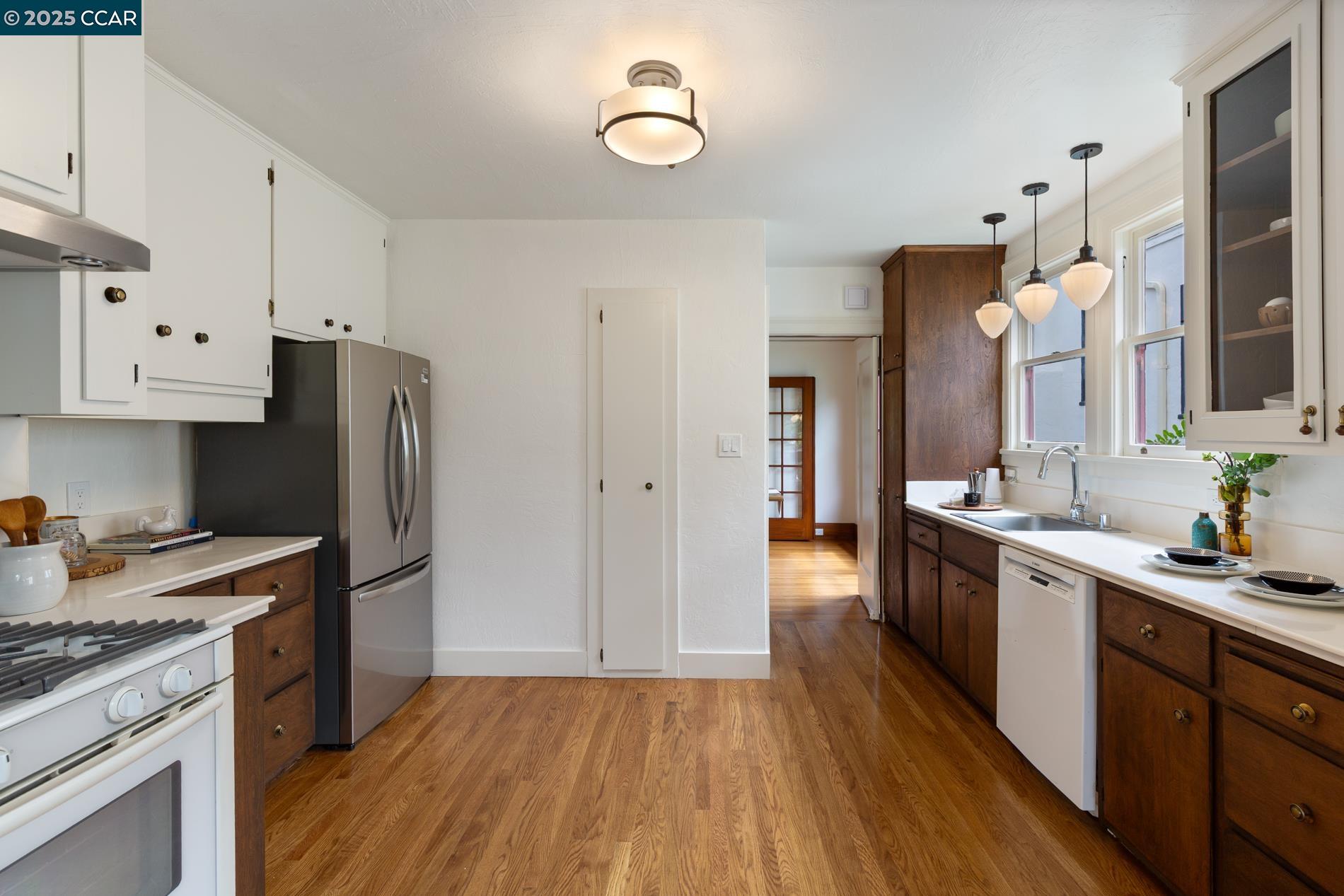 Detail Gallery Image 20 of 40 For 1906 Pacific Ave, Alameda,  CA 94501 - 2 Beds | 1 Baths