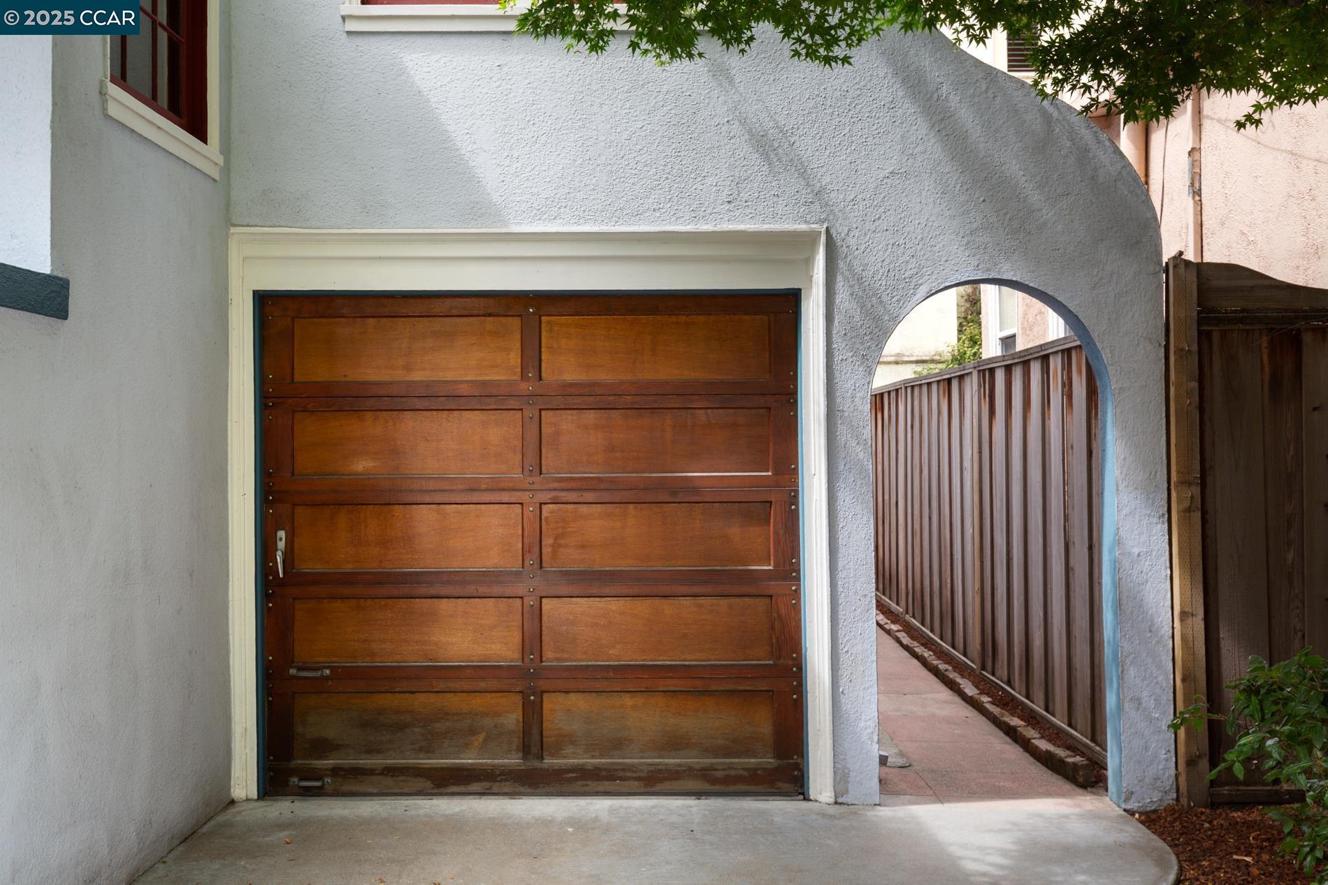 Detail Gallery Image 3 of 40 For 1906 Pacific Ave, Alameda,  CA 94501 - 2 Beds | 1 Baths