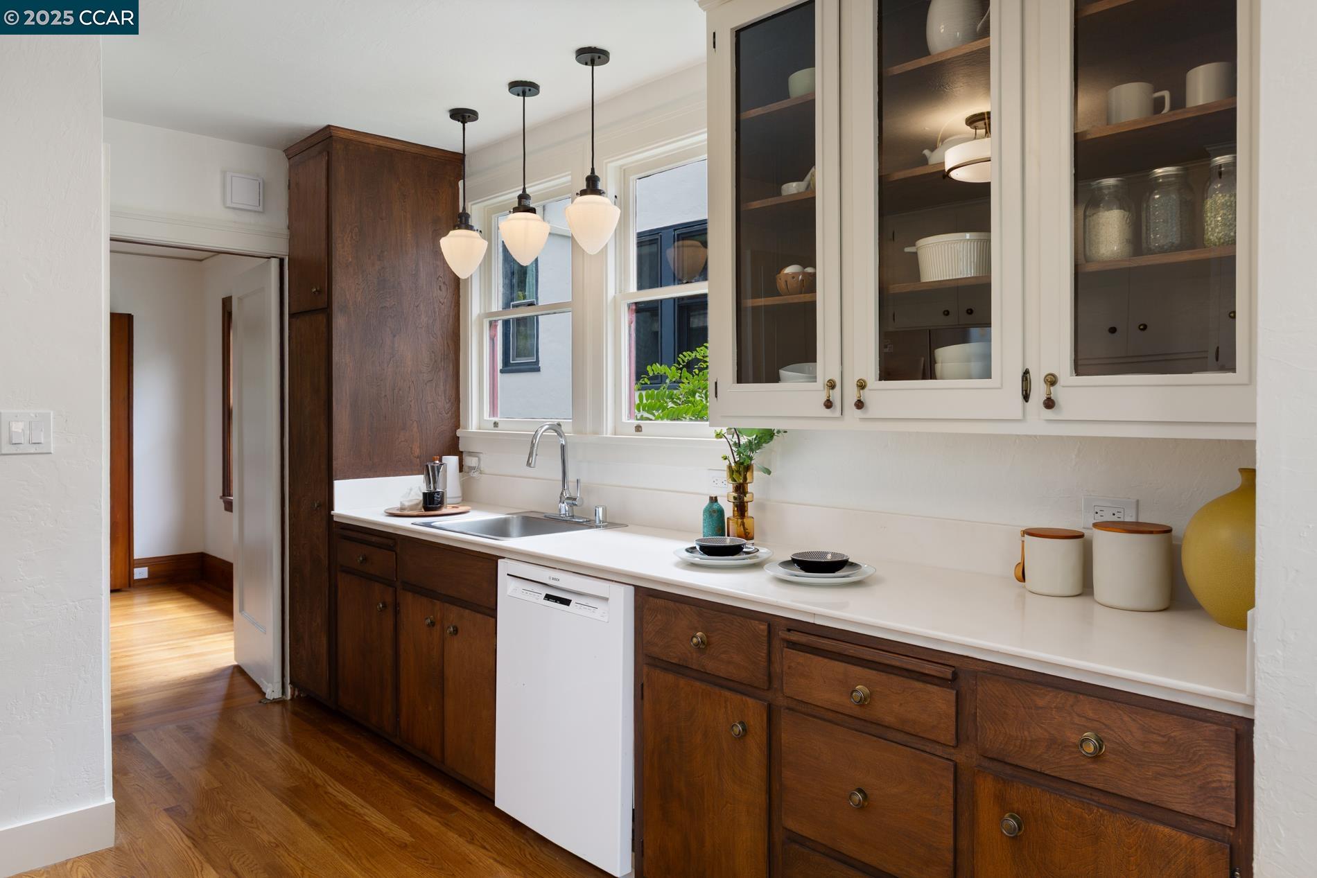 Detail Gallery Image 21 of 40 For 1906 Pacific Ave, Alameda,  CA 94501 - 2 Beds | 1 Baths