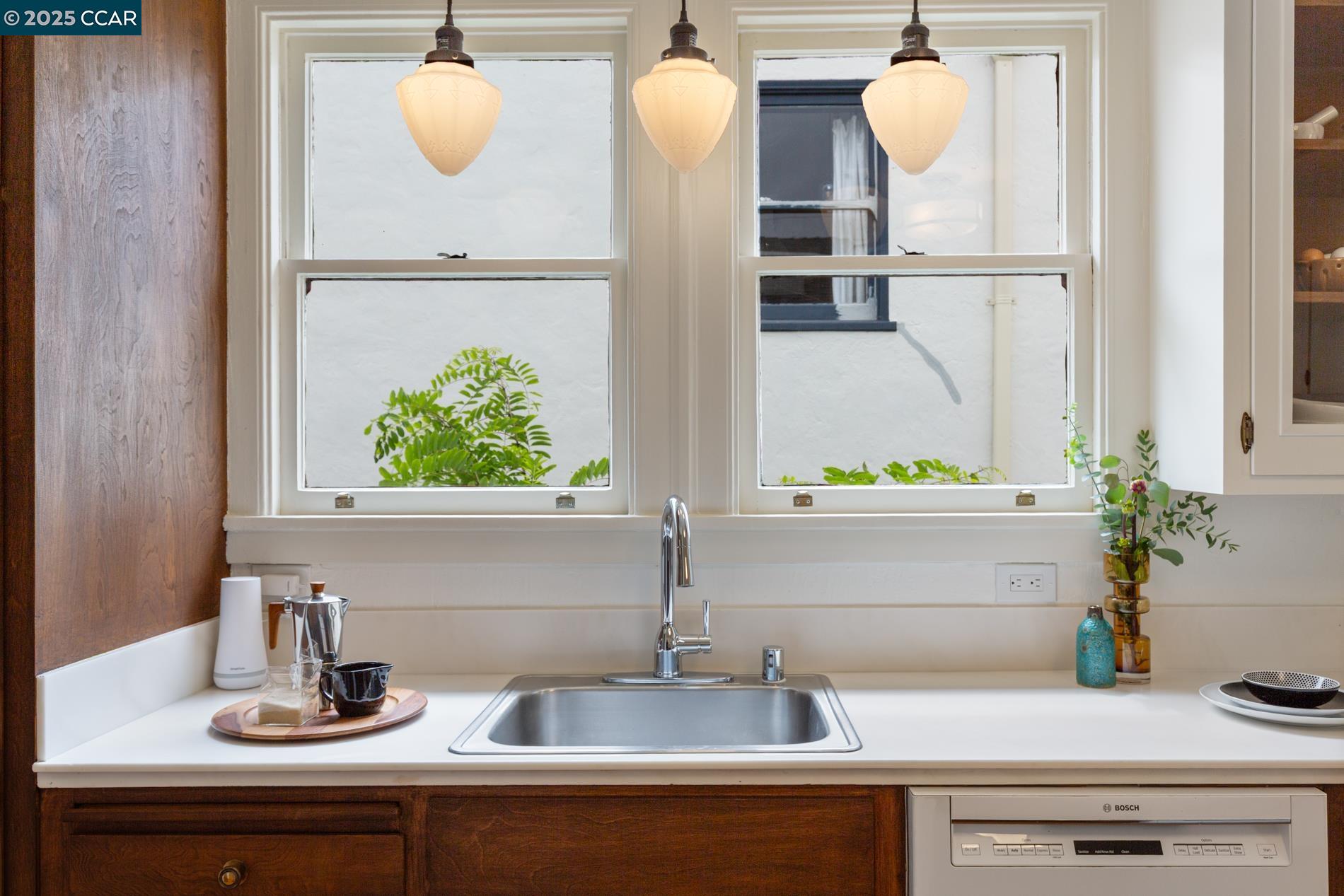 Detail Gallery Image 22 of 40 For 1906 Pacific Ave, Alameda,  CA 94501 - 2 Beds | 1 Baths