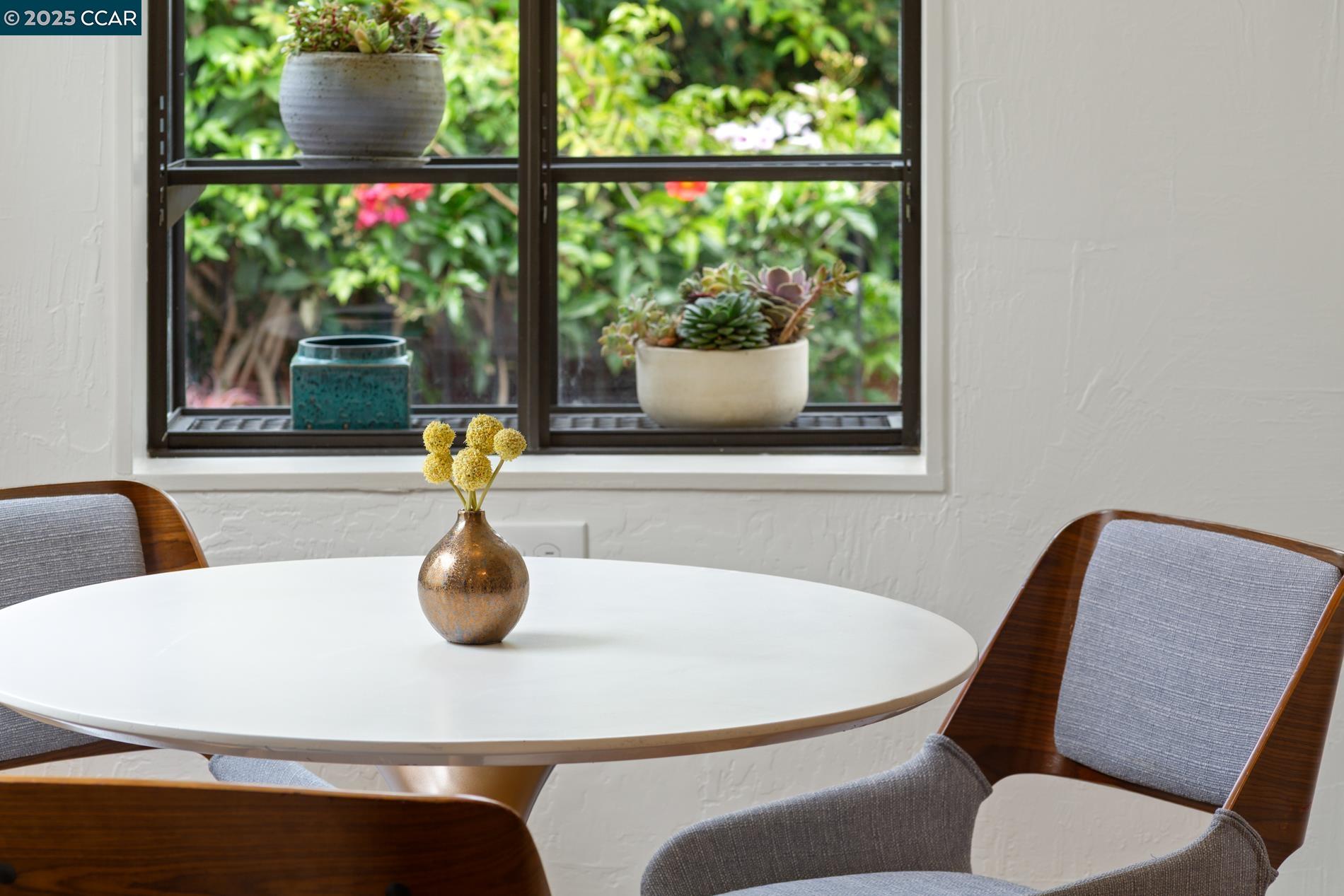 Detail Gallery Image 24 of 40 For 1906 Pacific Ave, Alameda,  CA 94501 - 2 Beds | 1 Baths