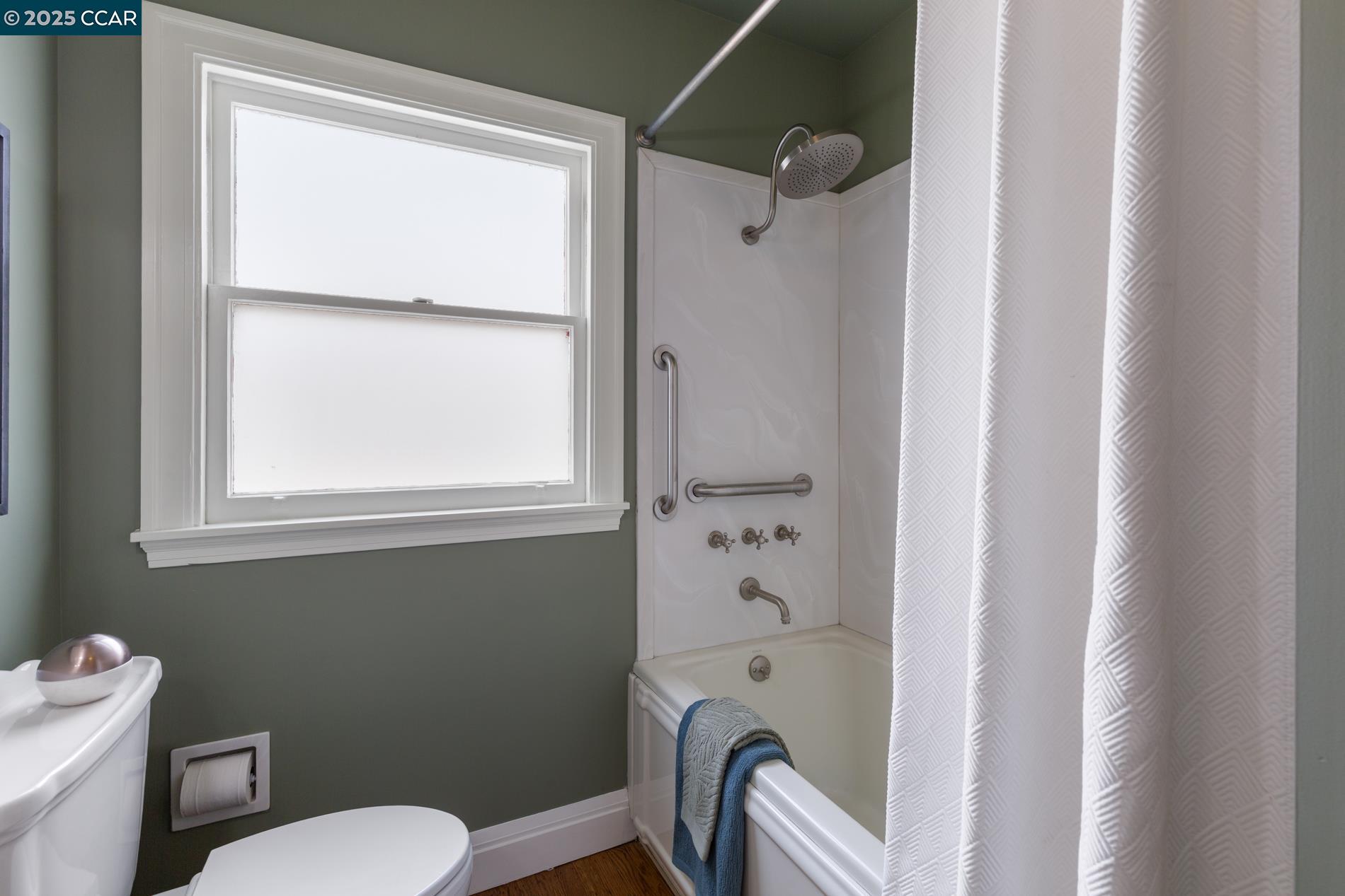 Detail Gallery Image 29 of 40 For 1906 Pacific Ave, Alameda,  CA 94501 - 2 Beds | 1 Baths