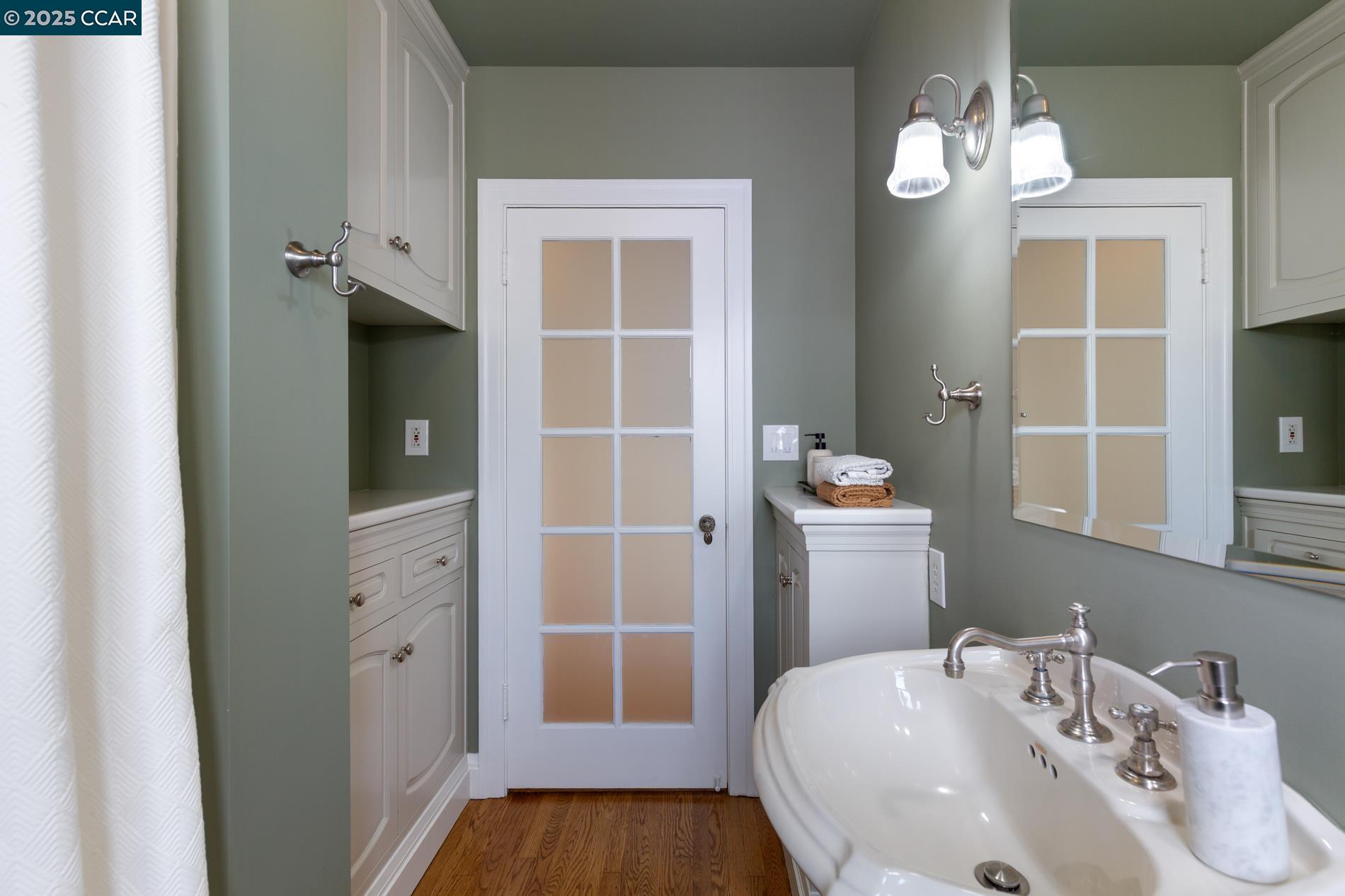 Detail Gallery Image 31 of 40 For 1906 Pacific Ave, Alameda,  CA 94501 - 2 Beds | 1 Baths
