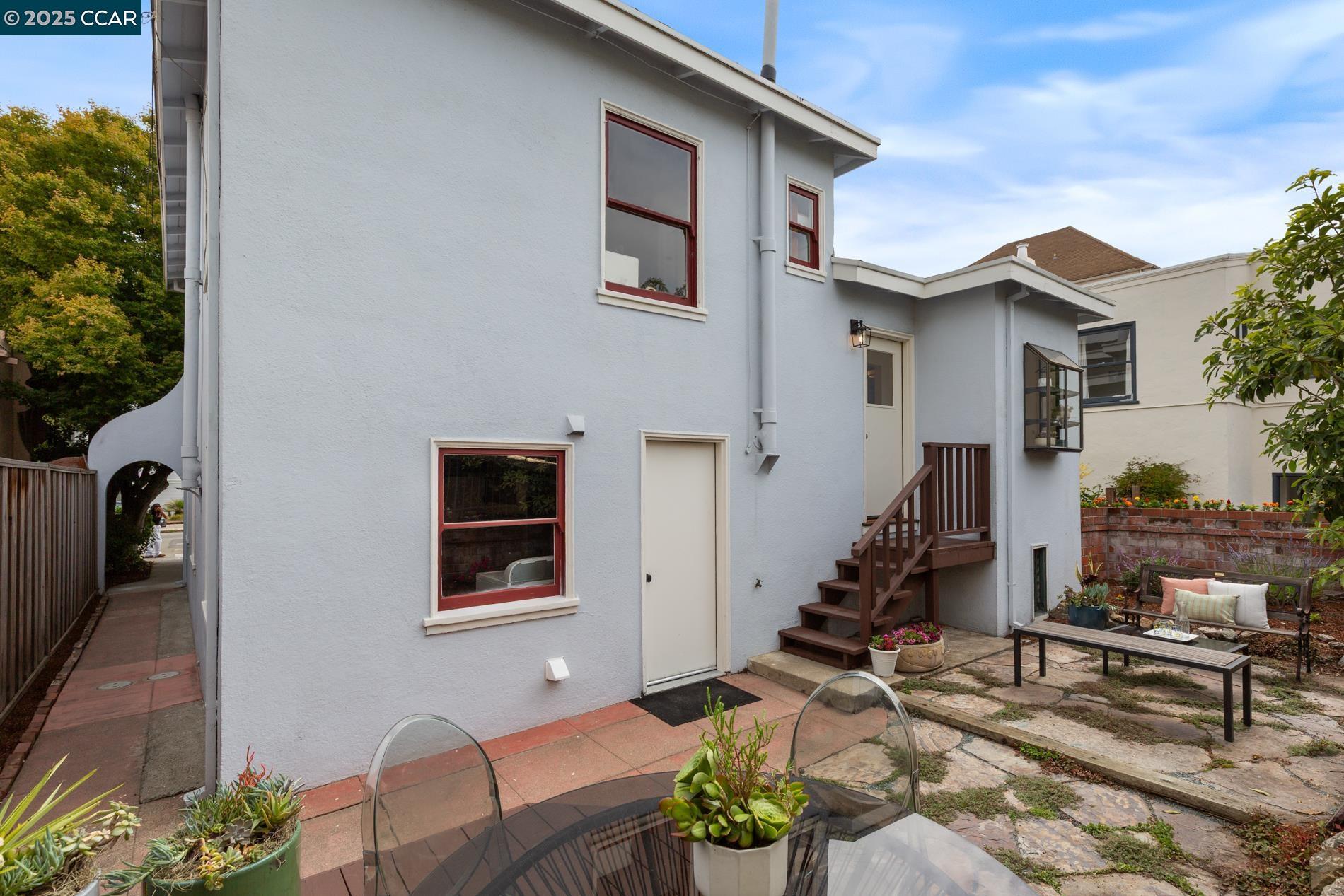 Detail Gallery Image 35 of 40 For 1906 Pacific Ave, Alameda,  CA 94501 - 2 Beds | 1 Baths