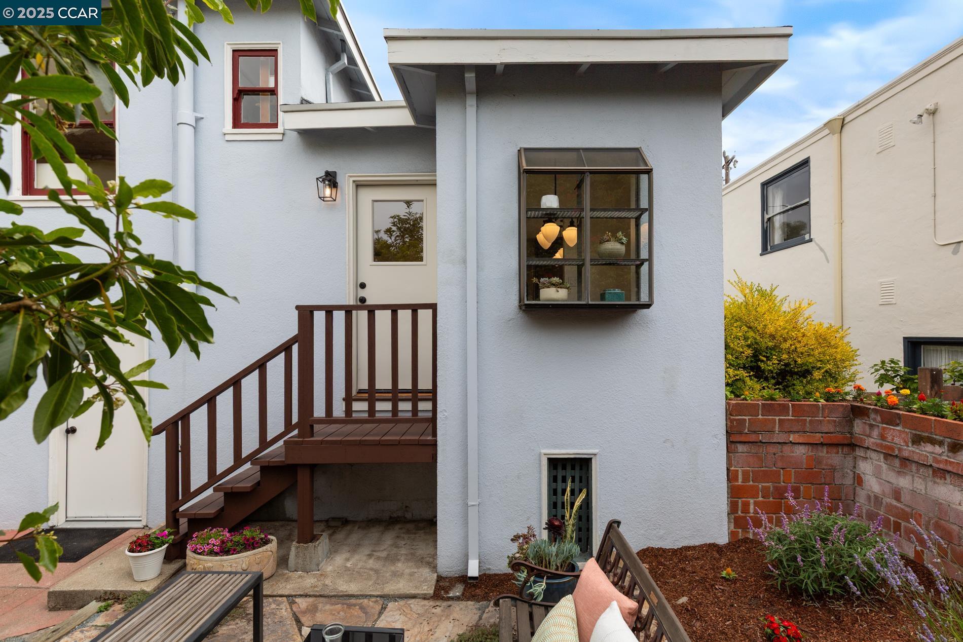 Detail Gallery Image 36 of 40 For 1906 Pacific Ave, Alameda,  CA 94501 - 2 Beds | 1 Baths
