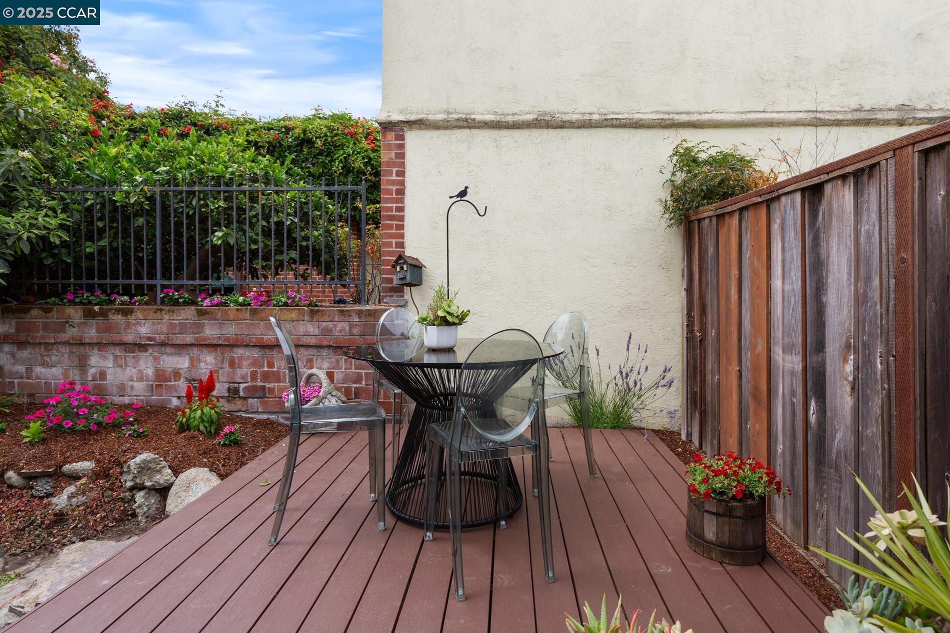 Detail Gallery Image 38 of 40 For 1906 Pacific Ave, Alameda,  CA 94501 - 2 Beds | 1 Baths