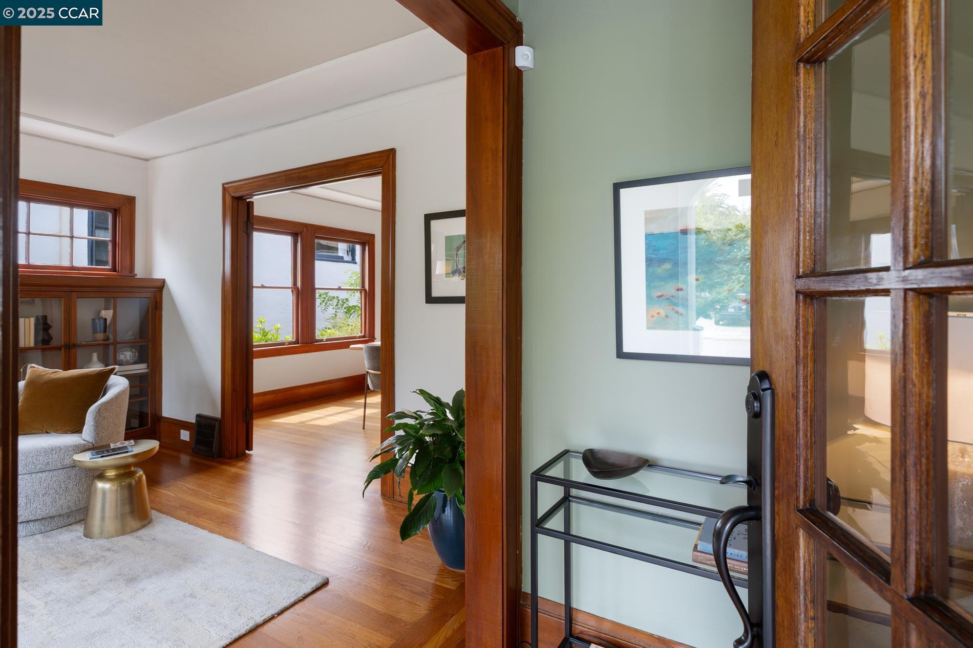 Detail Gallery Image 5 of 40 For 1906 Pacific Ave, Alameda,  CA 94501 - 2 Beds | 1 Baths
