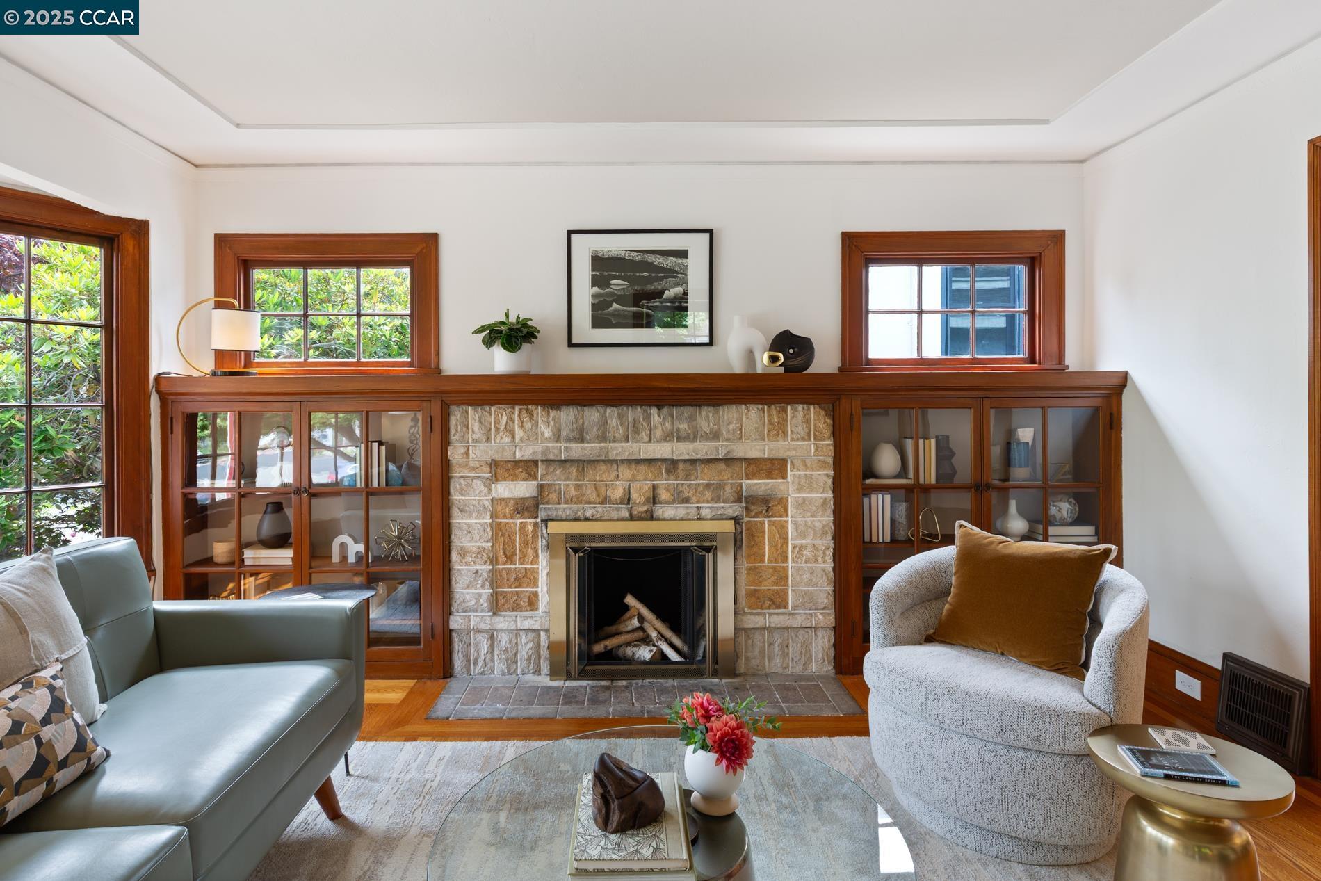 Detail Gallery Image 6 of 40 For 1906 Pacific Ave, Alameda,  CA 94501 - 2 Beds | 1 Baths