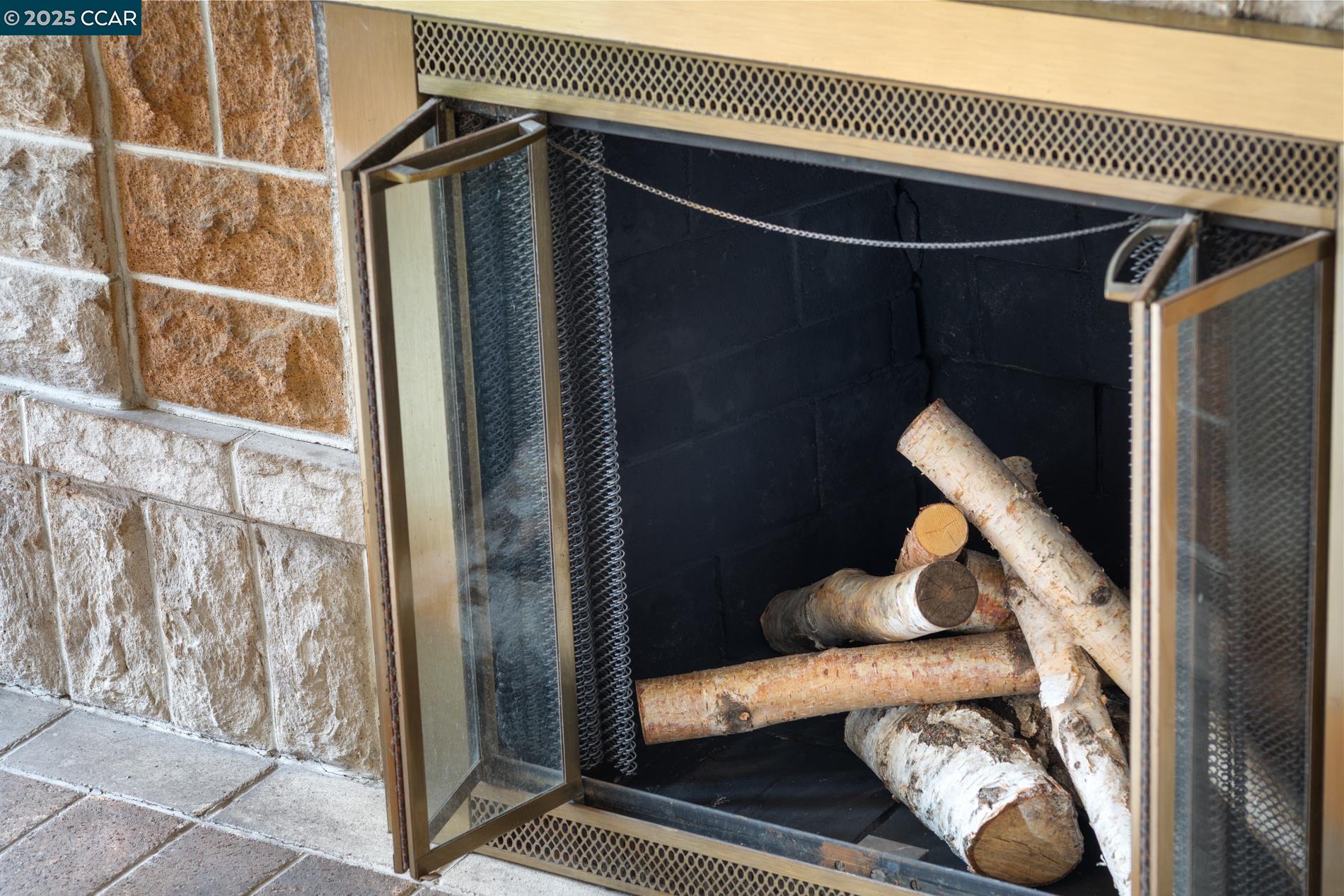Detail Gallery Image 9 of 40 For 1906 Pacific Ave, Alameda,  CA 94501 - 2 Beds | 1 Baths
