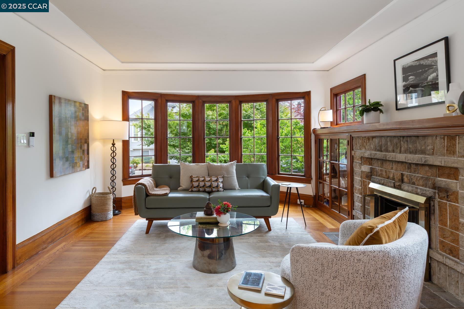Detail Gallery Image 10 of 40 For 1906 Pacific Ave, Alameda,  CA 94501 - 2 Beds | 1 Baths