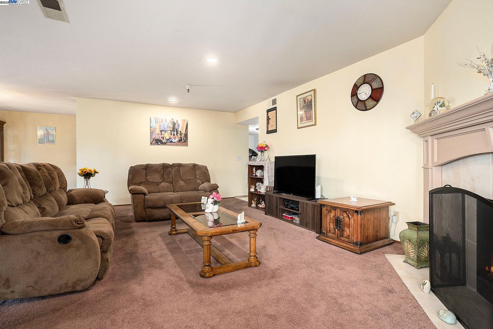 Photo #8: 41104267 Listing: Photo #8
