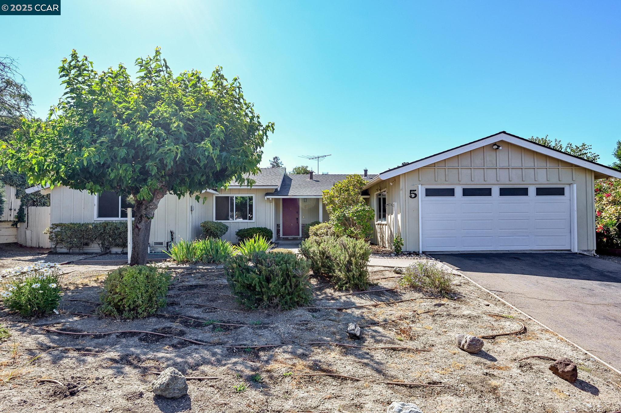 Detail Gallery Image 1 of 1 For 5 Dickenson Dr, Moraga,  CA 94556 - 4 Beds | 2 Baths