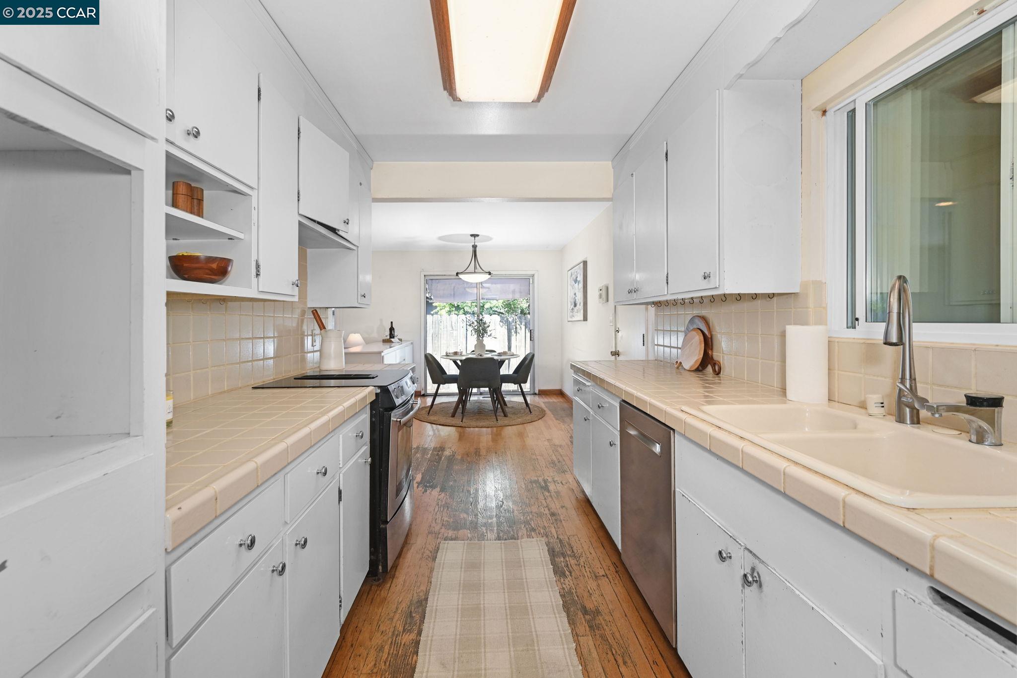 Detail Gallery Image 12 of 28 For 5 Dickenson Dr, Moraga,  CA 94556 - 4 Beds | 2 Baths