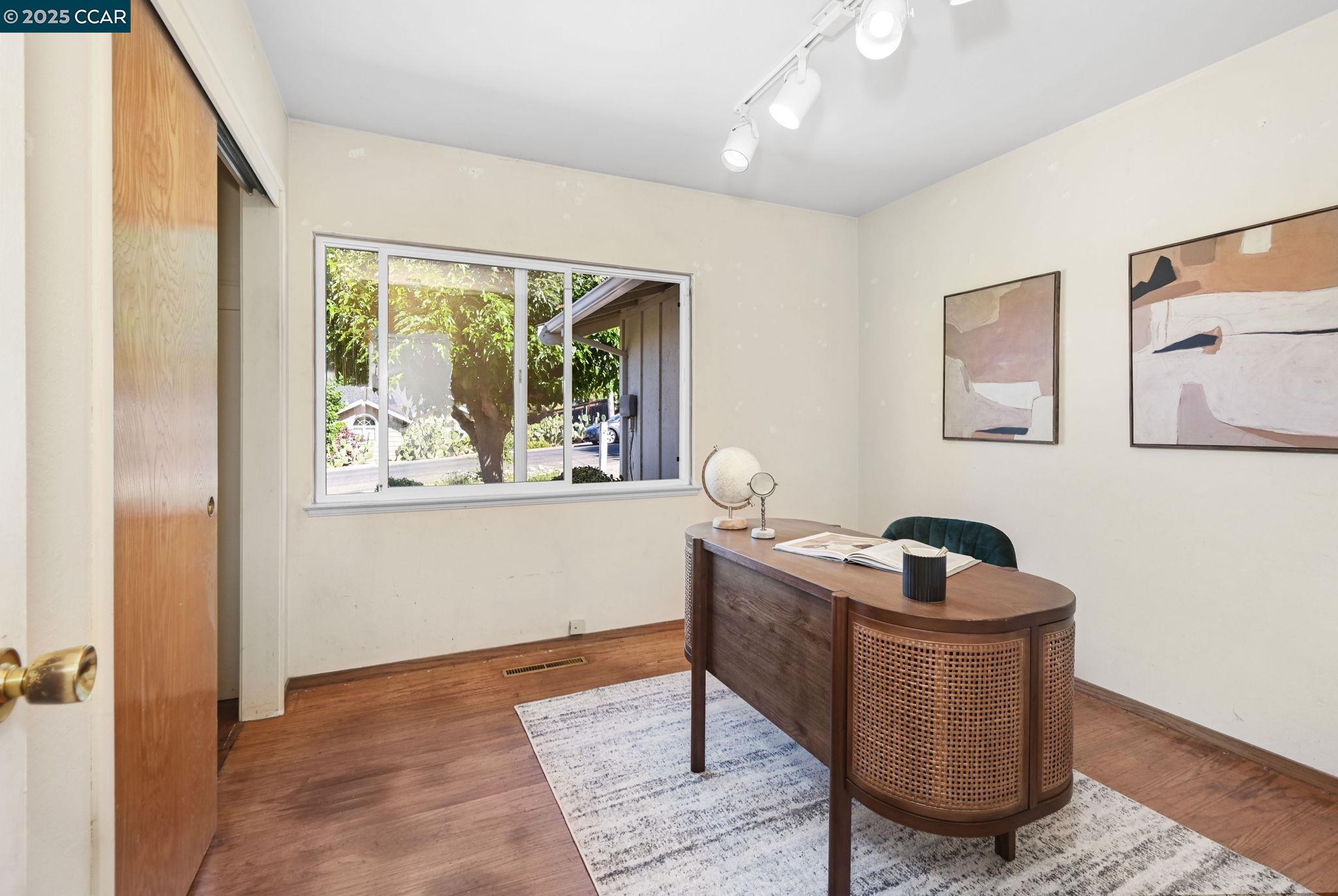 Detail Gallery Image 13 of 28 For 5 Dickenson Dr, Moraga,  CA 94556 - 4 Beds | 2 Baths