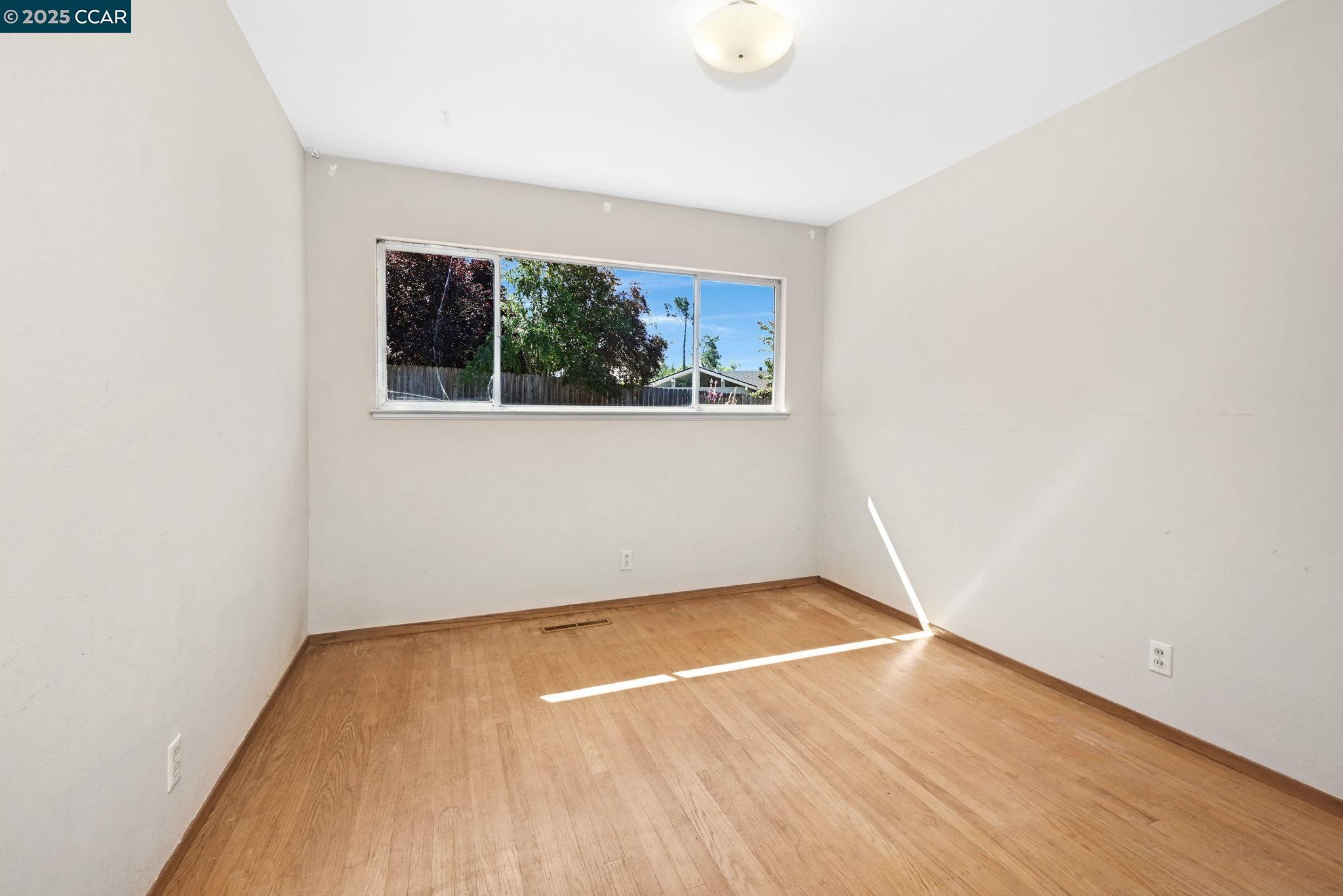 Detail Gallery Image 14 of 28 For 5 Dickenson Dr, Moraga,  CA 94556 - 4 Beds | 2 Baths