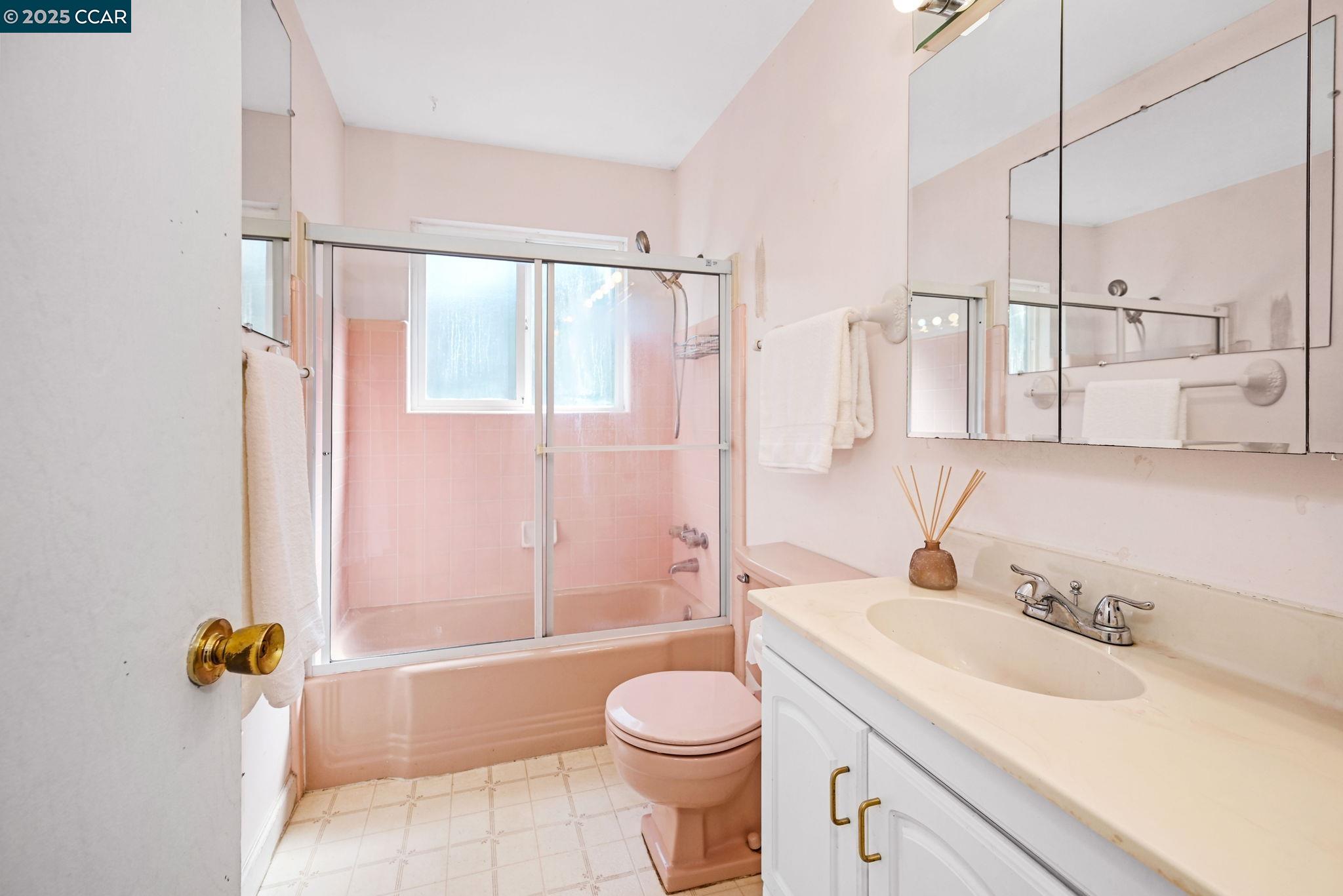 Detail Gallery Image 16 of 28 For 5 Dickenson Dr, Moraga,  CA 94556 - 4 Beds | 2 Baths