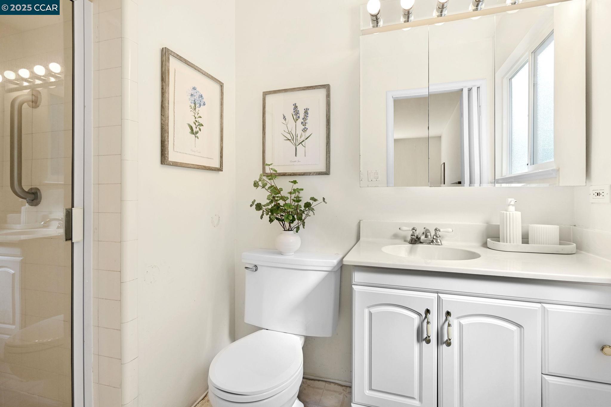 Detail Gallery Image 20 of 28 For 5 Dickenson Dr, Moraga,  CA 94556 - 4 Beds | 2 Baths