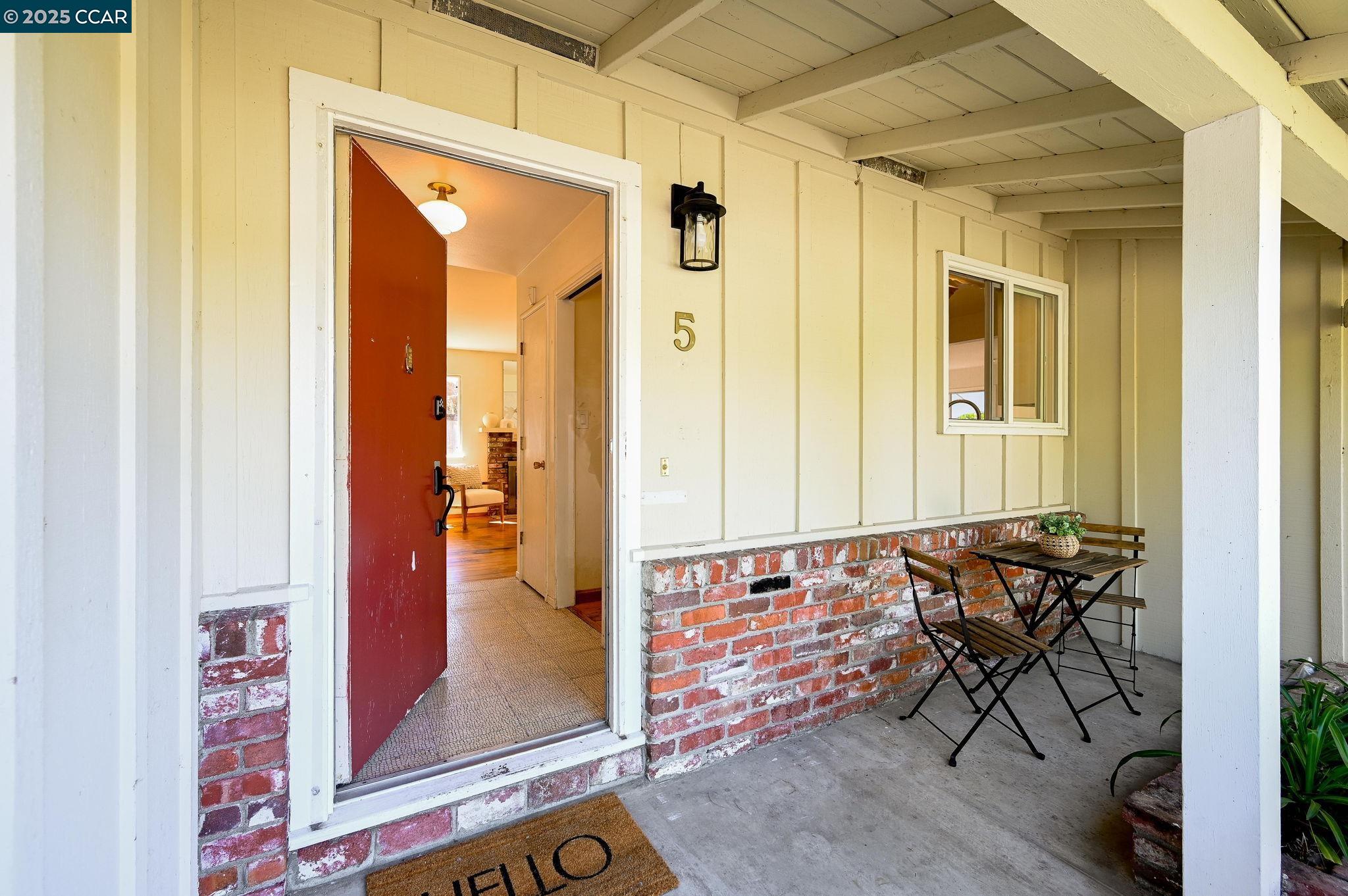 Detail Gallery Image 3 of 28 For 5 Dickenson Dr, Moraga,  CA 94556 - 4 Beds | 2 Baths