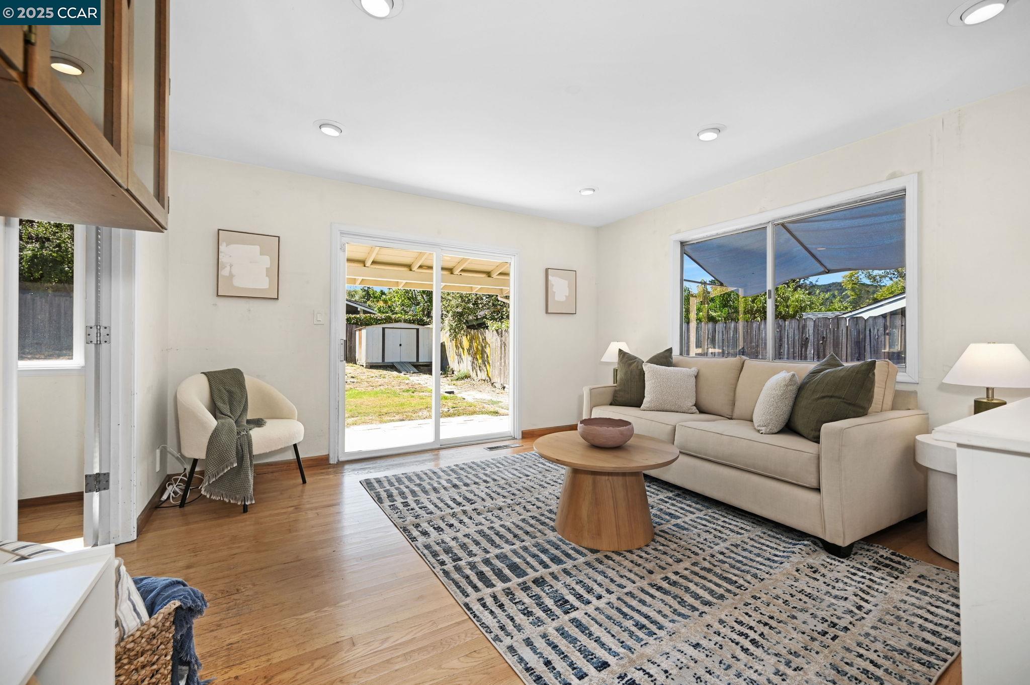 Detail Gallery Image 7 of 28 For 5 Dickenson Dr, Moraga,  CA 94556 - 4 Beds | 2 Baths