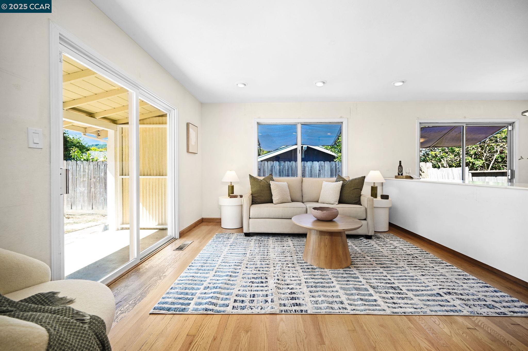 Detail Gallery Image 8 of 28 For 5 Dickenson Dr, Moraga,  CA 94556 - 4 Beds | 2 Baths