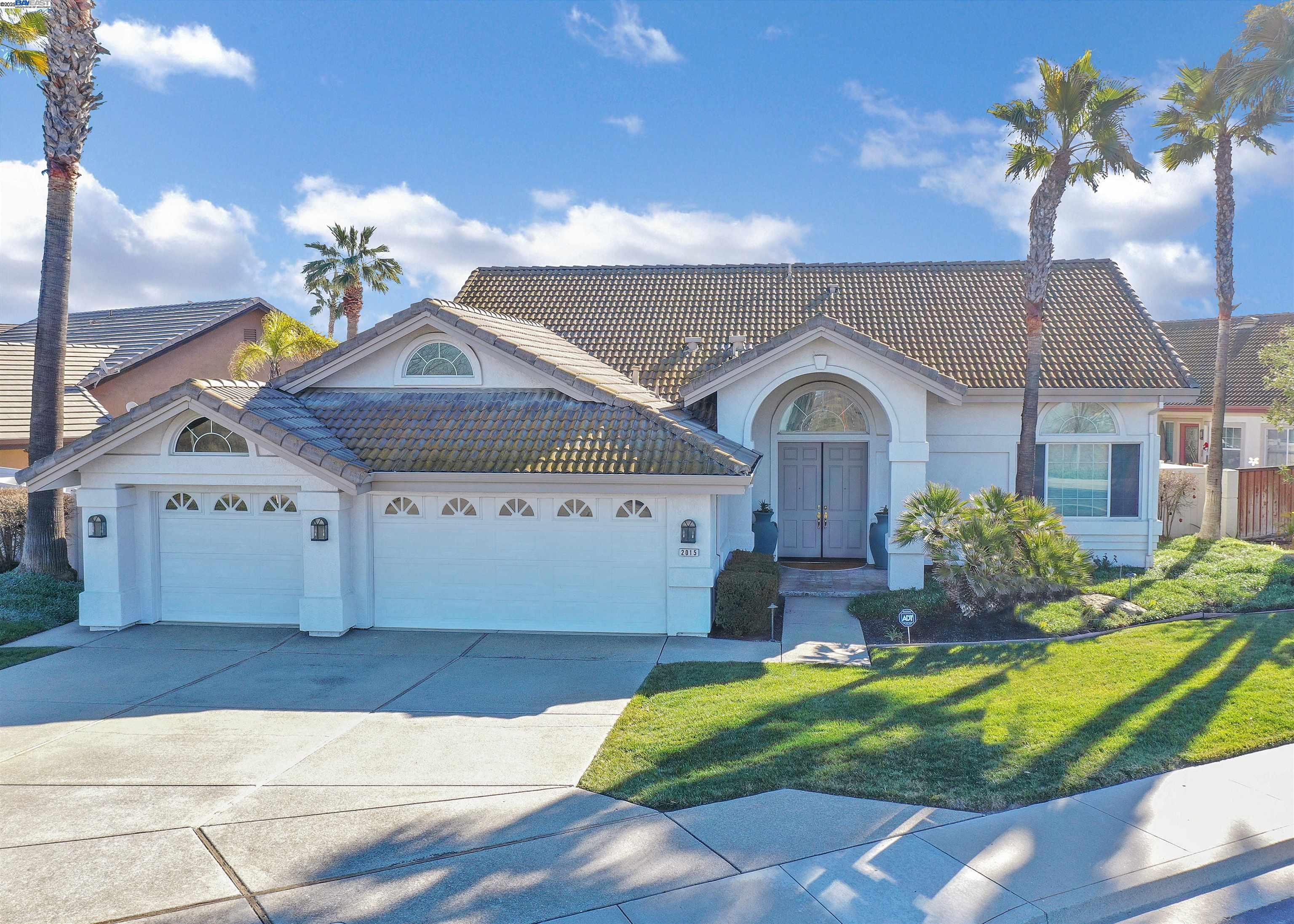 Detail Gallery Image 2 of 41 For 2015 Newport Dr, Discovery Bay,  CA 94505 - 3 Beds | 2 Baths