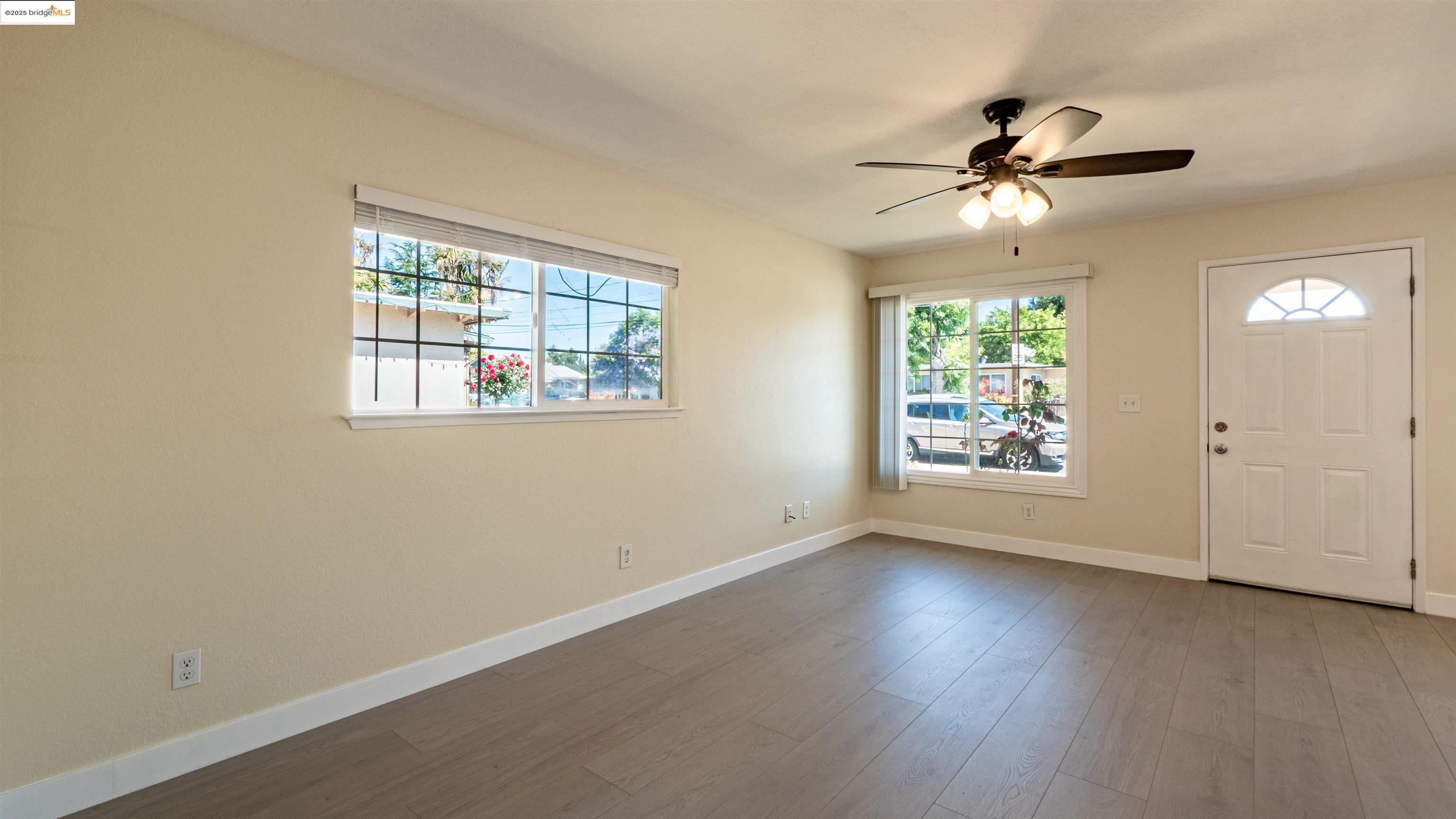 Detail Gallery Image 4 of 27 For 37141 Dondero Way, Fremont,  CA 94536 - 3 Beds | 2 Baths