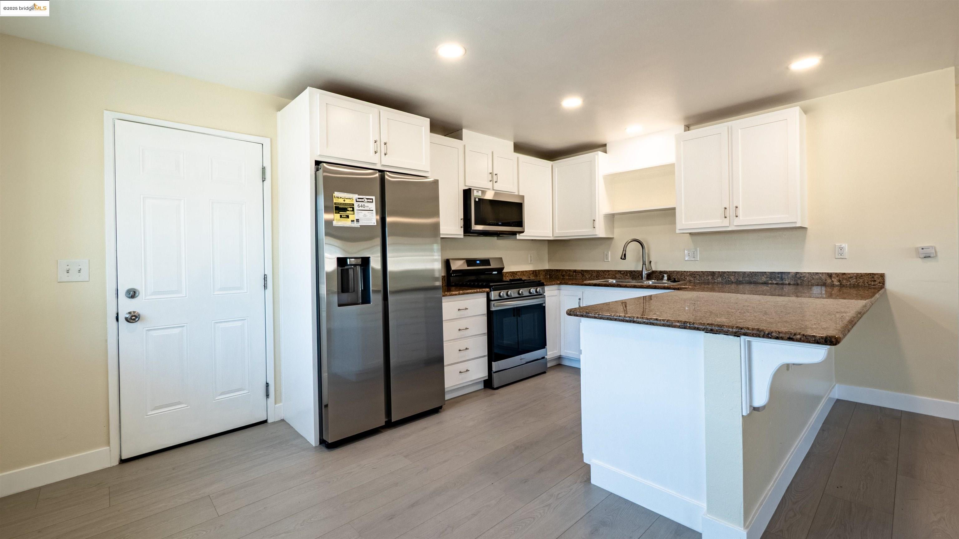 Detail Gallery Image 8 of 27 For 37141 Dondero Way, Fremont,  CA 94536 - 3 Beds | 2 Baths