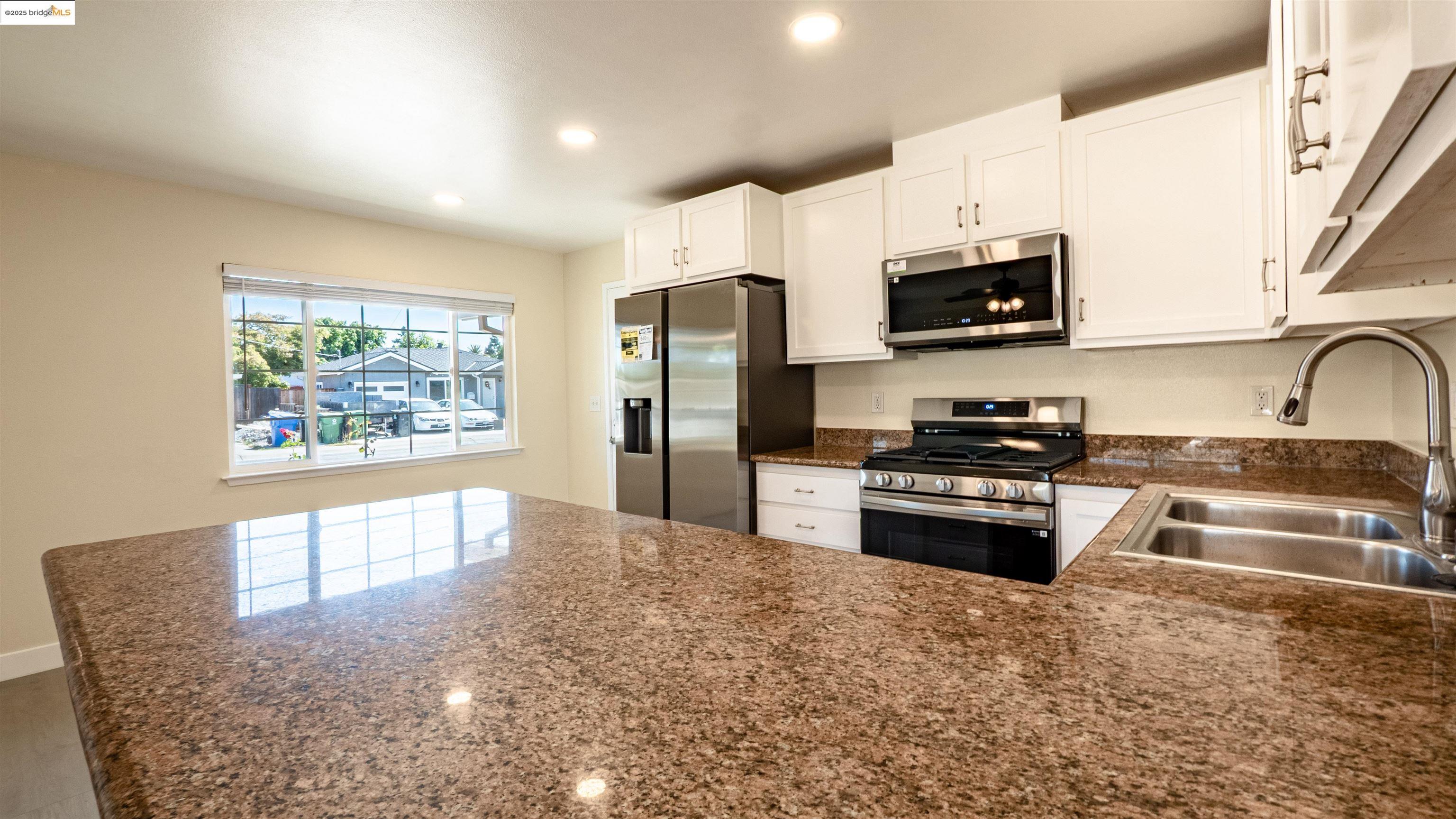 Detail Gallery Image 9 of 27 For 37141 Dondero Way, Fremont,  CA 94536 - 3 Beds | 2 Baths