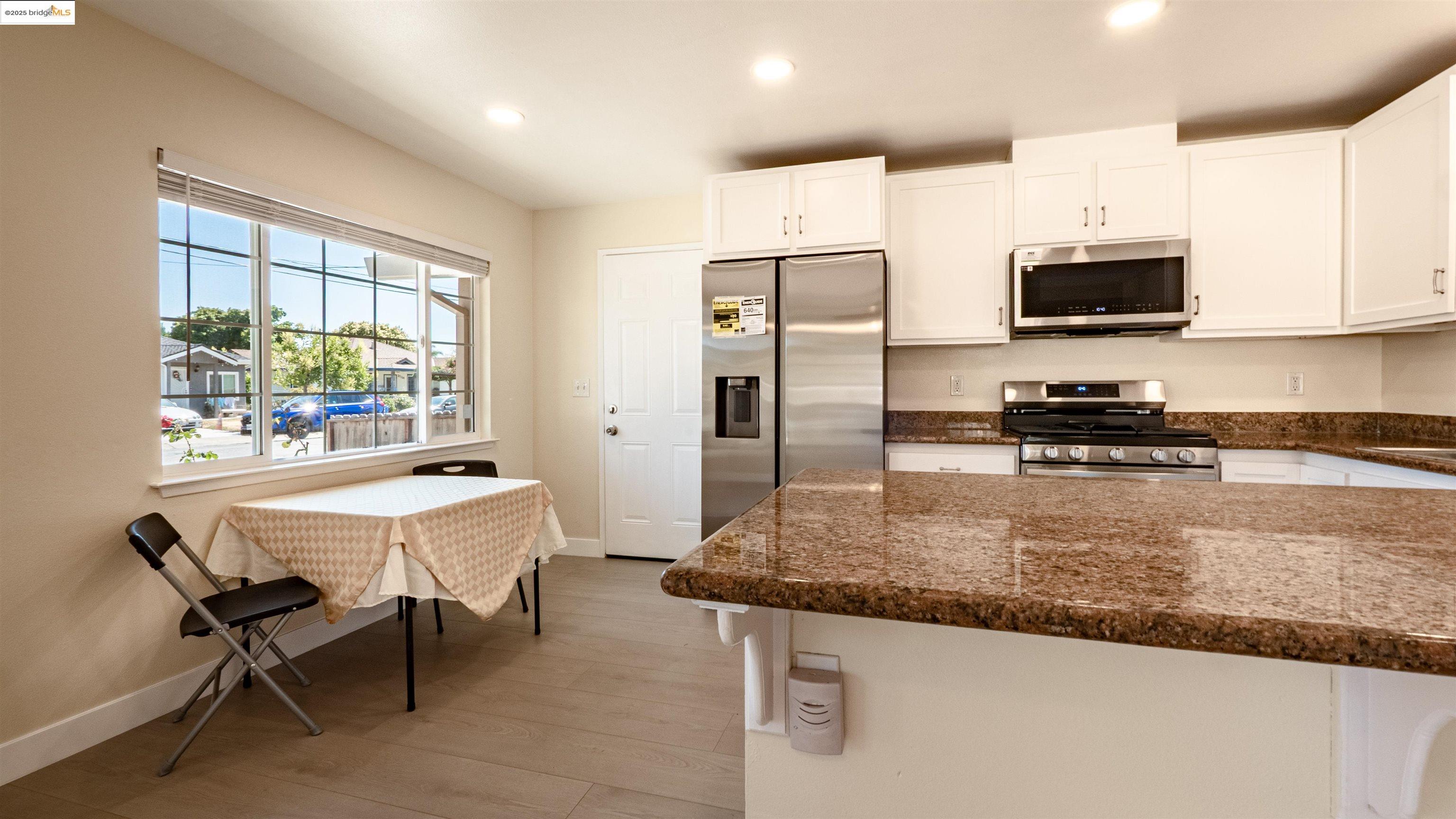 Detail Gallery Image 10 of 27 For 37141 Dondero Way, Fremont,  CA 94536 - 3 Beds | 2 Baths