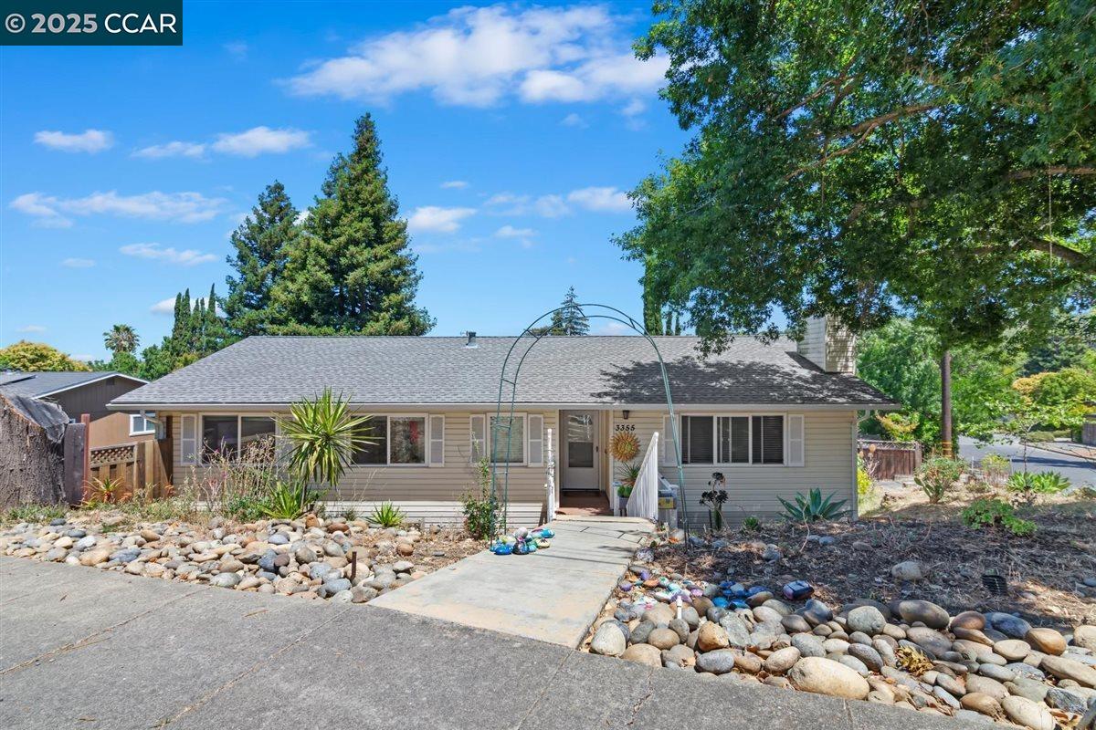 Detail Gallery Image 1 of 34 For 3355 Glendora Dr, Martinez,  CA 94553 - 4 Beds | 2 Baths