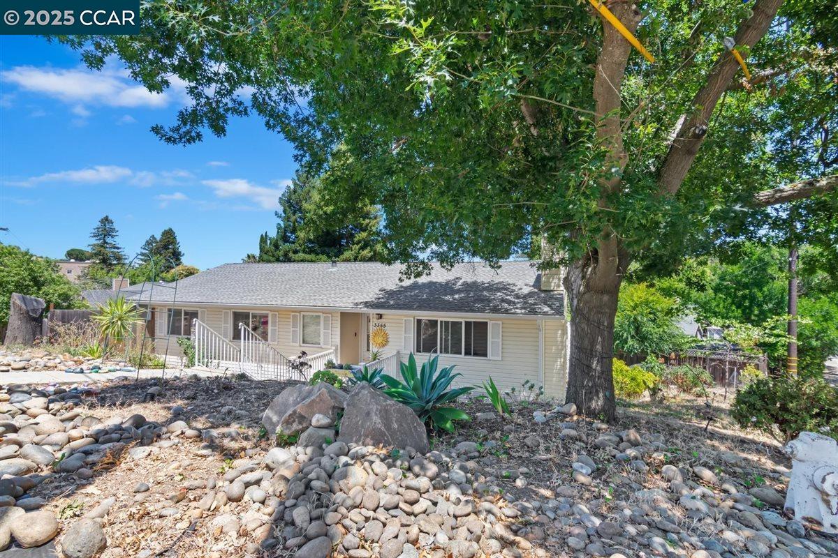 Detail Gallery Image 2 of 34 For 3355 Glendora Dr, Martinez,  CA 94553 - 4 Beds | 2 Baths