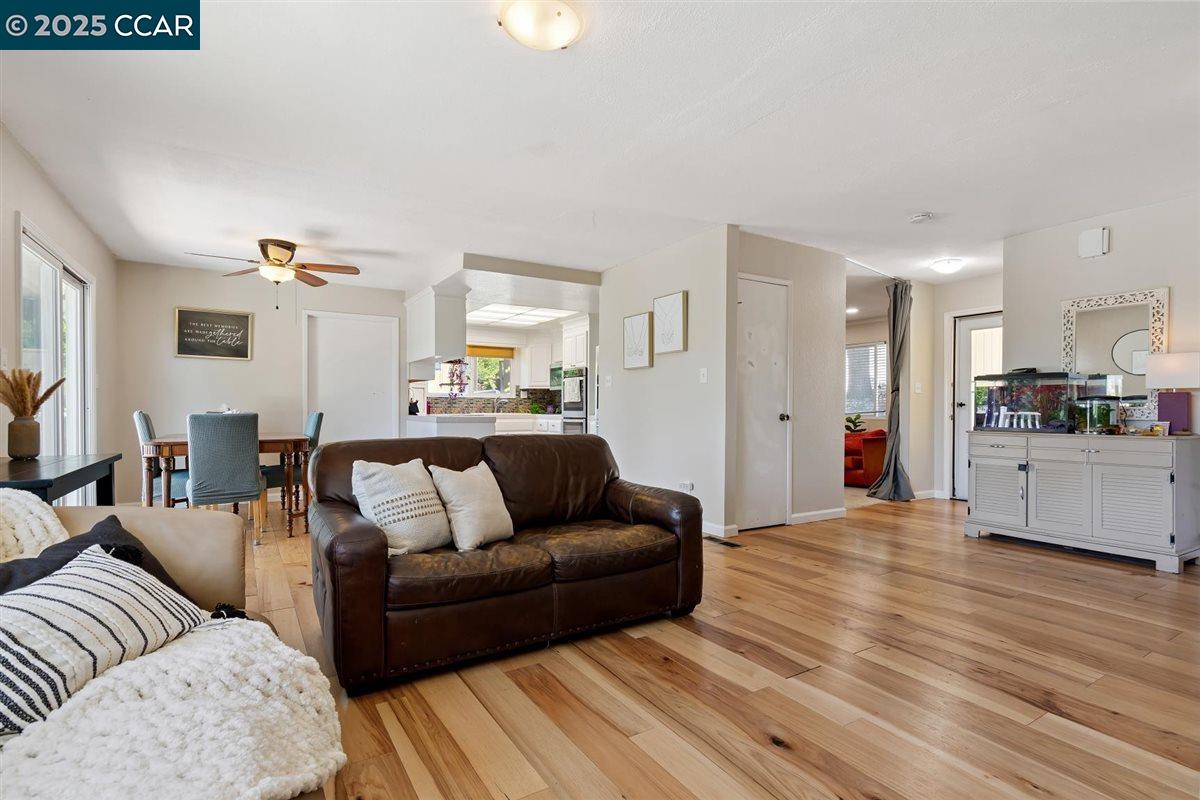 Detail Gallery Image 11 of 34 For 3355 Glendora Dr, Martinez,  CA 94553 - 4 Beds | 2 Baths