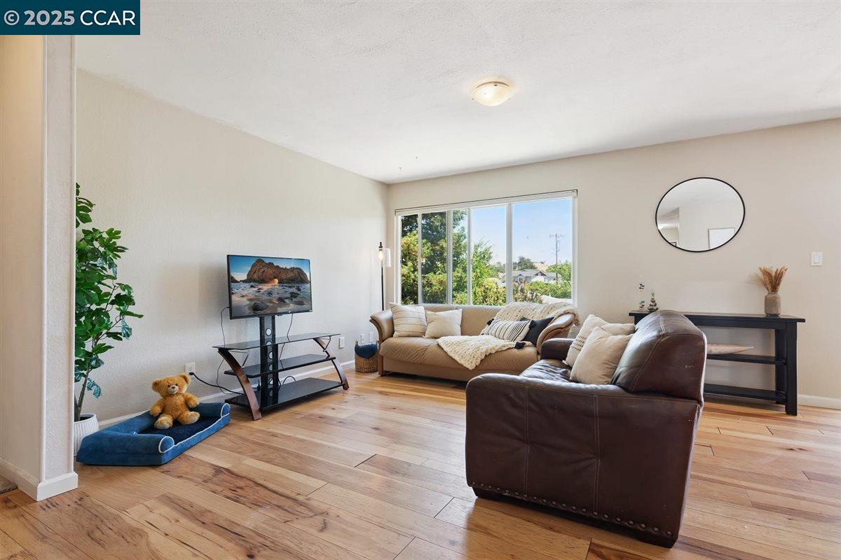 Detail Gallery Image 8 of 34 For 3355 Glendora Dr, Martinez,  CA 94553 - 4 Beds | 2 Baths