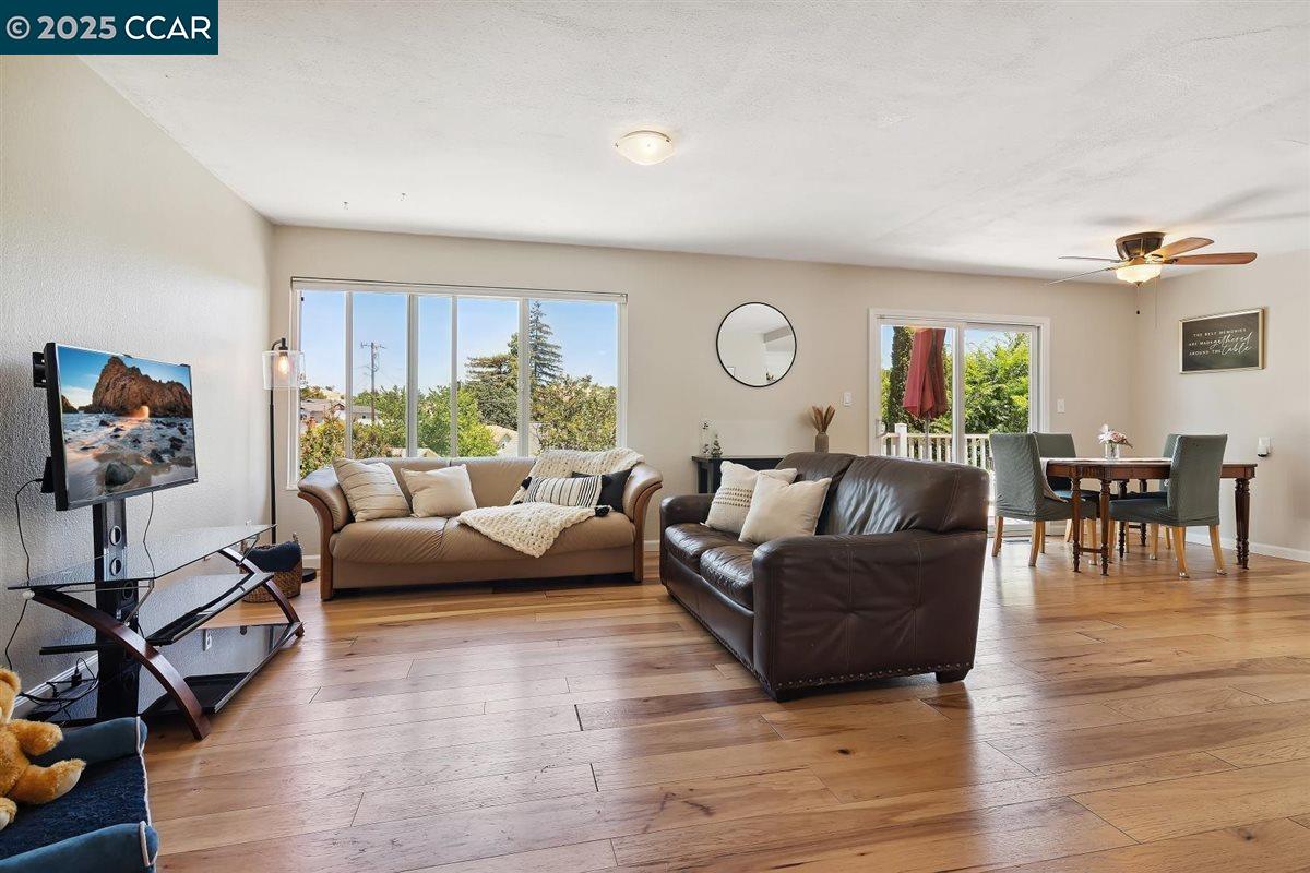 Detail Gallery Image 9 of 34 For 3355 Glendora Dr, Martinez,  CA 94553 - 4 Beds | 2 Baths