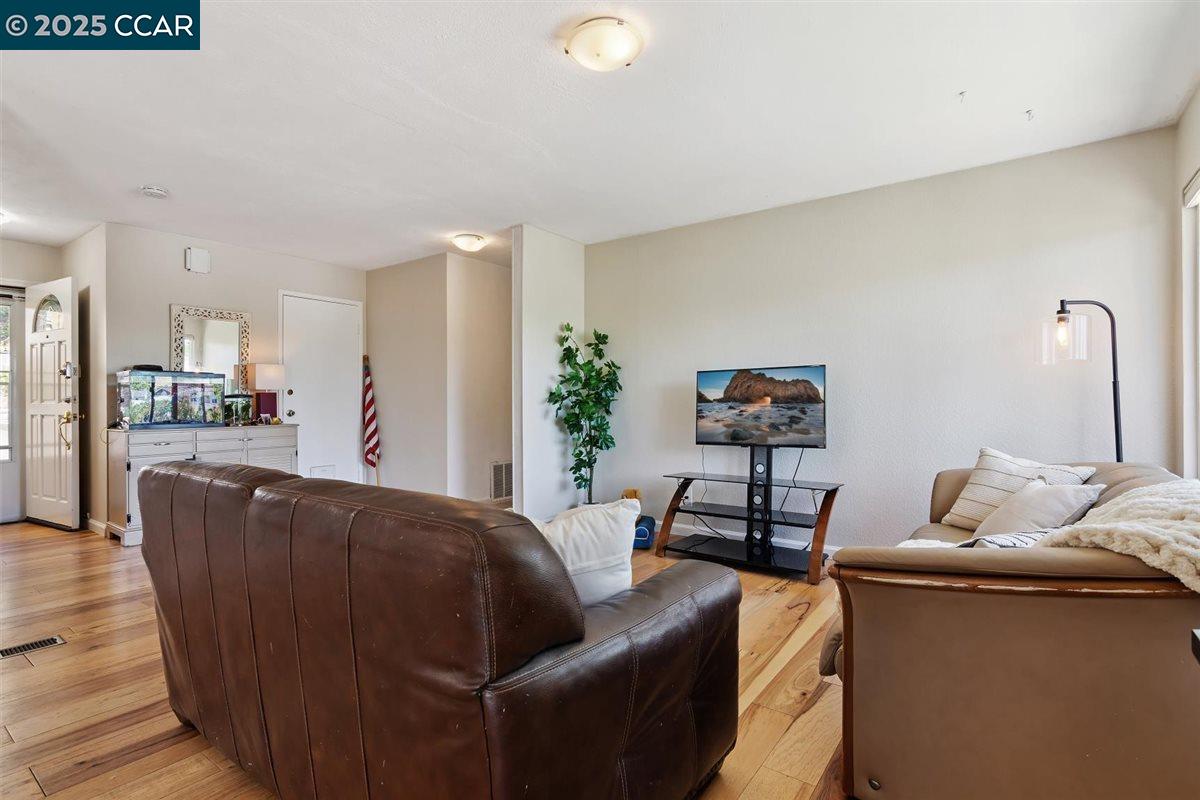 Detail Gallery Image 10 of 34 For 3355 Glendora Dr, Martinez,  CA 94553 - 4 Beds | 2 Baths