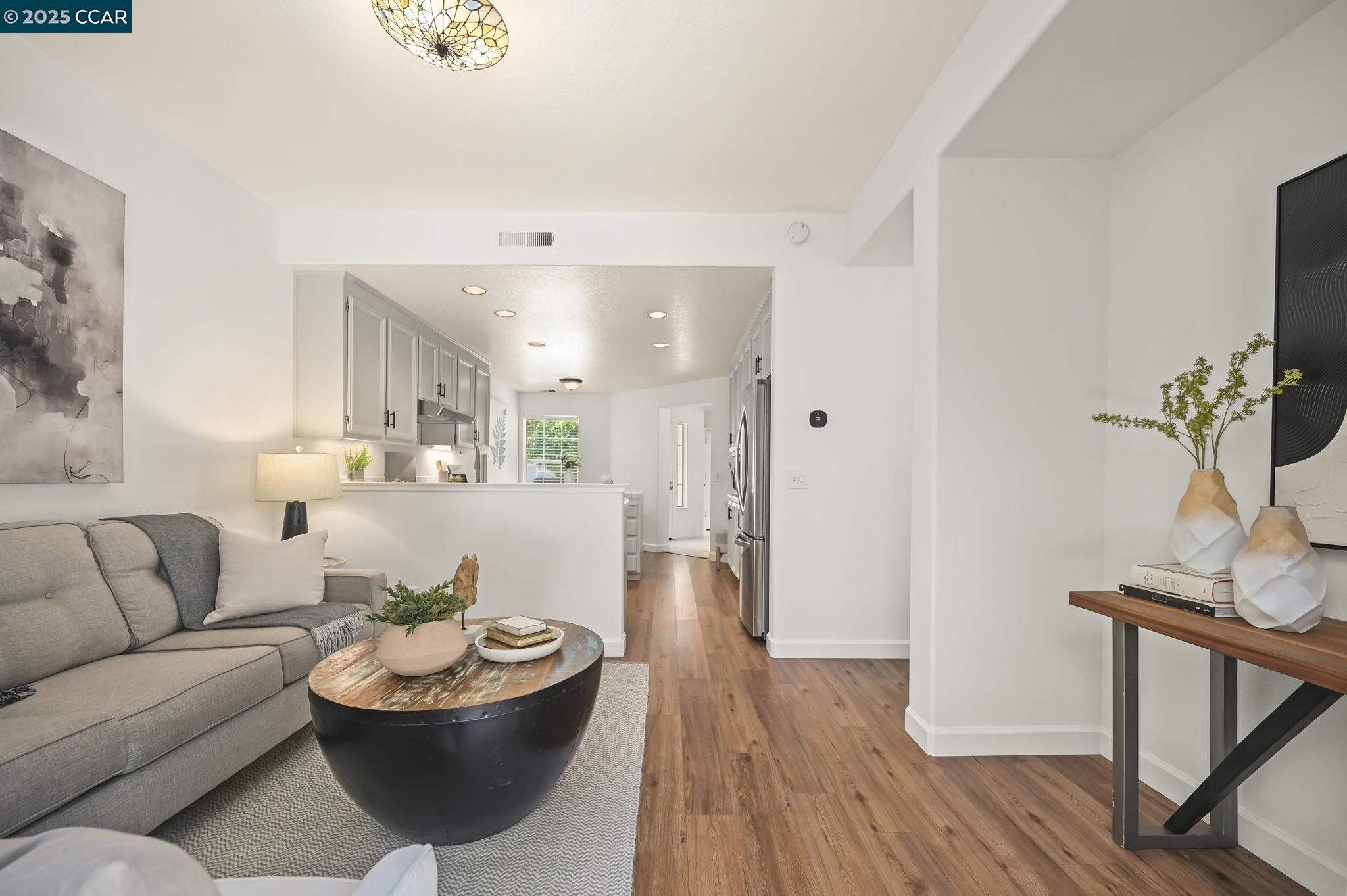 Detail Gallery Image 11 of 33 For 406 Orchard View Ave, Martinez,  CA 94553 - 3 Beds | 2/1 Baths