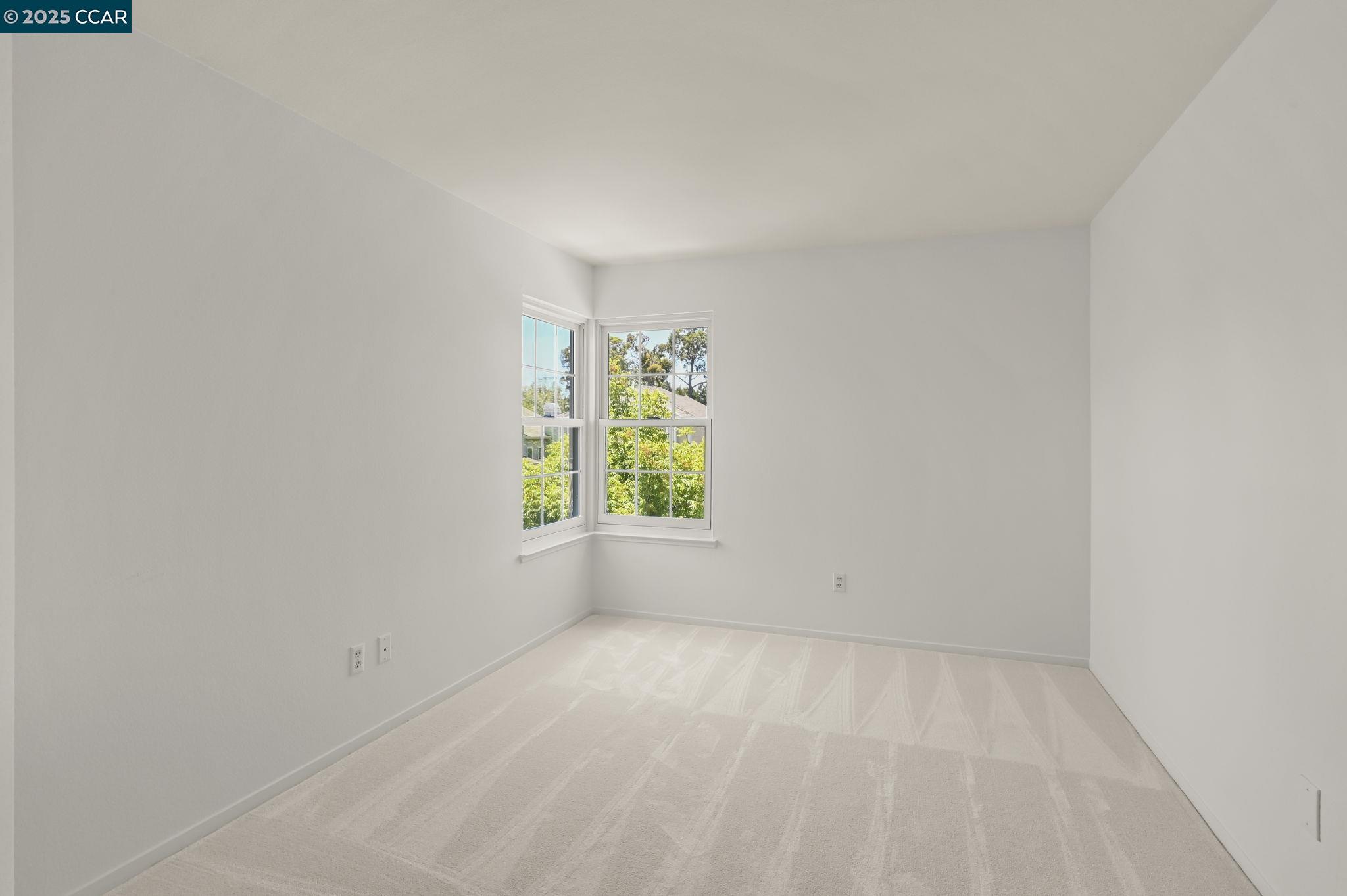 Detail Gallery Image 14 of 33 For 406 Orchard View Ave, Martinez,  CA 94553 - 3 Beds | 2/1 Baths