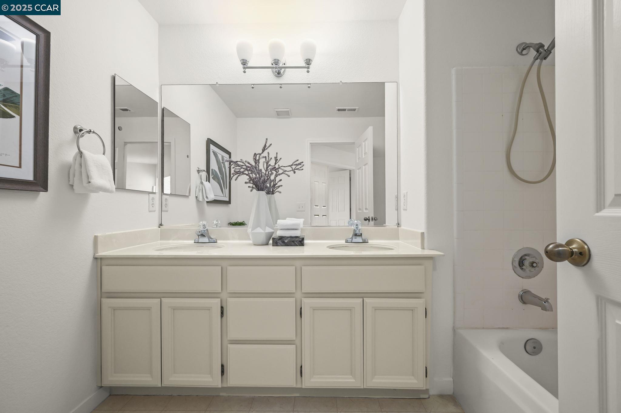 Detail Gallery Image 16 of 33 For 406 Orchard View Ave, Martinez,  CA 94553 - 3 Beds | 2/1 Baths