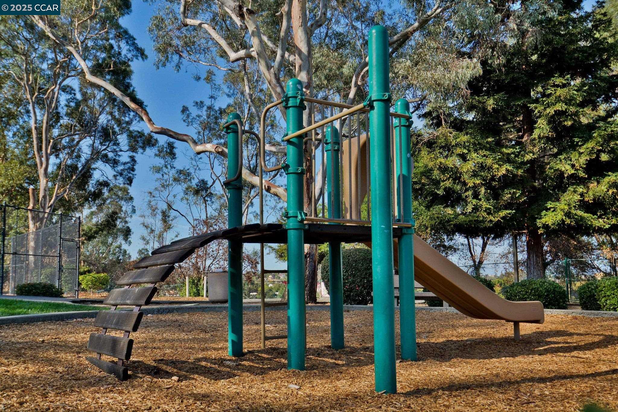 Detail Gallery Image 30 of 33 For 406 Orchard View Ave, Martinez,  CA 94553 - 3 Beds | 2/1 Baths