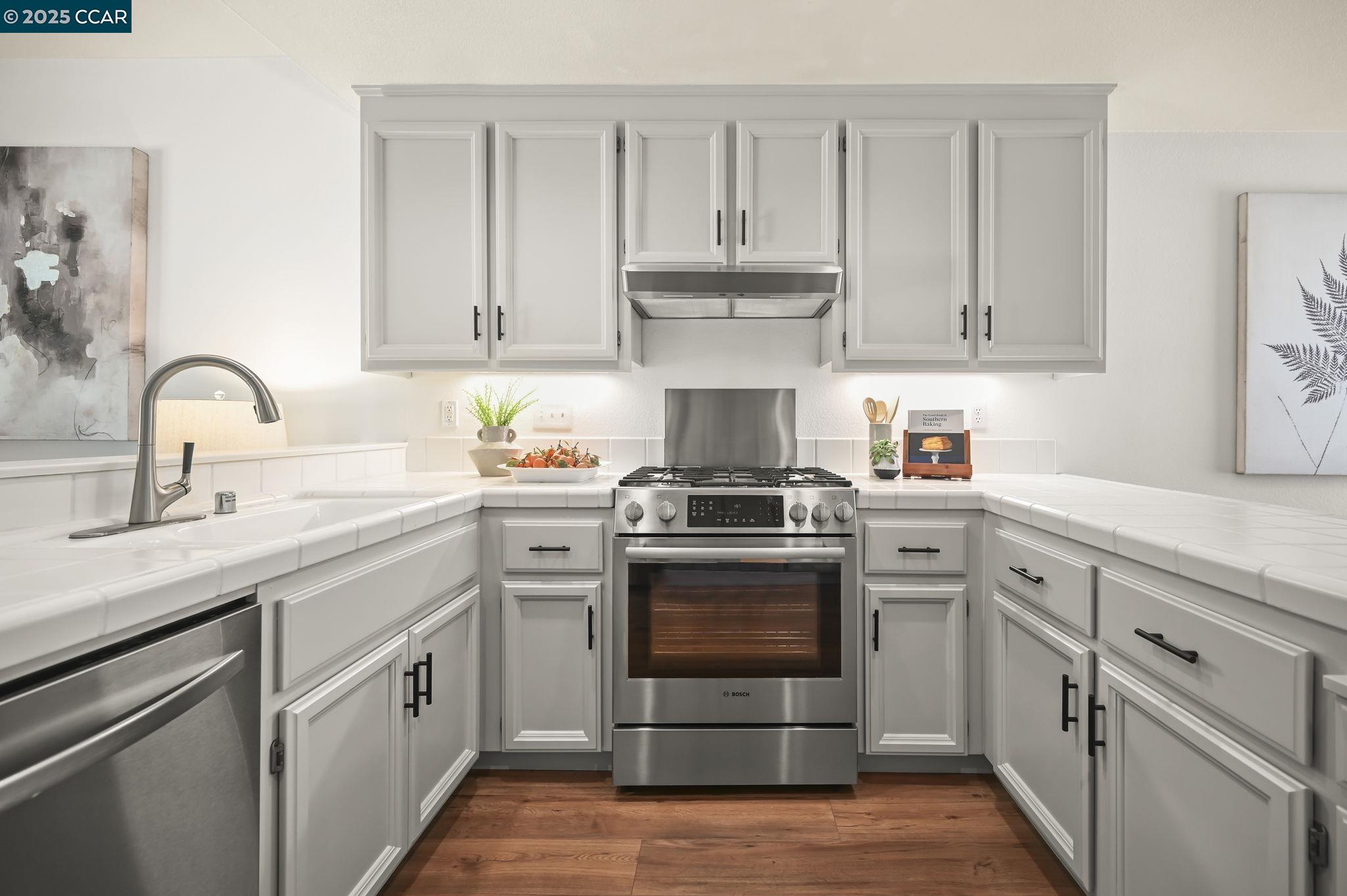 Detail Gallery Image 8 of 33 For 406 Orchard View Ave, Martinez,  CA 94553 - 3 Beds | 2/1 Baths