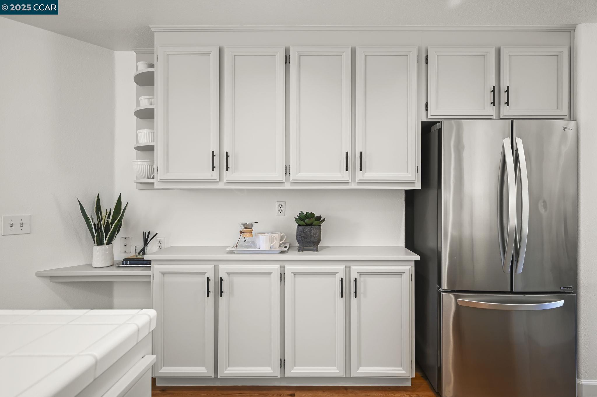 Detail Gallery Image 9 of 33 For 406 Orchard View Ave, Martinez,  CA 94553 - 3 Beds | 2/1 Baths