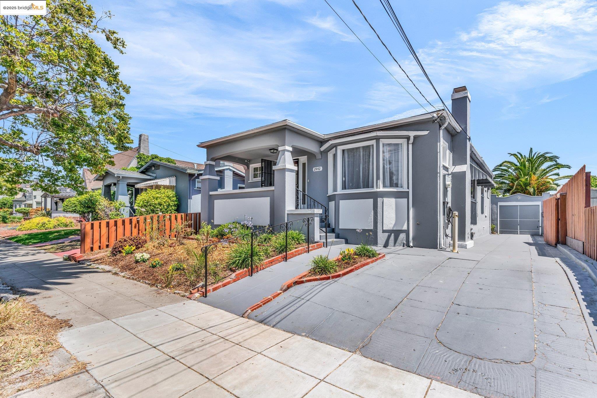 Detail Gallery Image 2 of 57 For 2442 Havenscourt Blvd, Oakland,  CA 94605 - 2 Beds | 1 Baths
