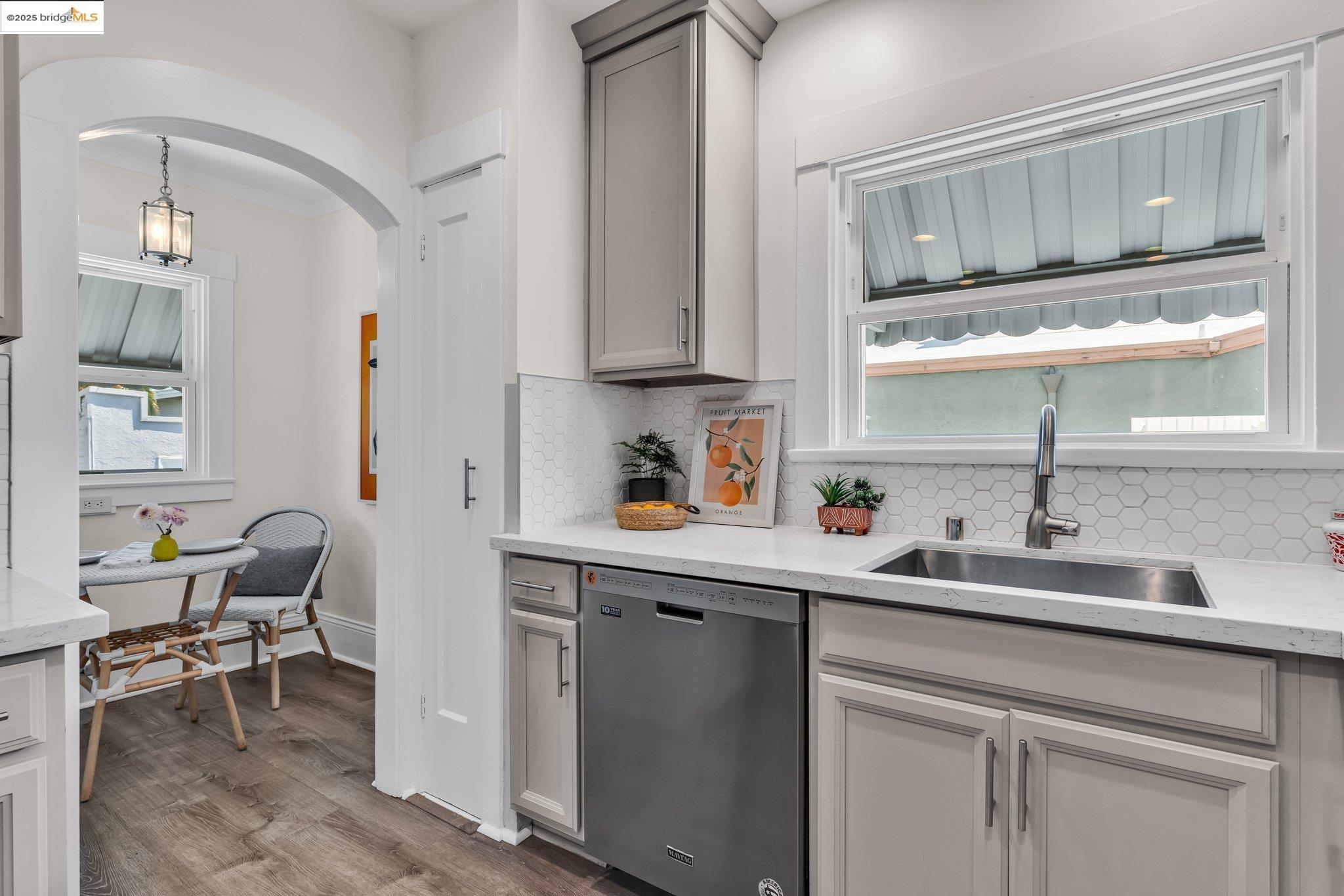 Detail Gallery Image 17 of 57 For 2442 Havenscourt Blvd, Oakland,  CA 94605 - 2 Beds | 1 Baths