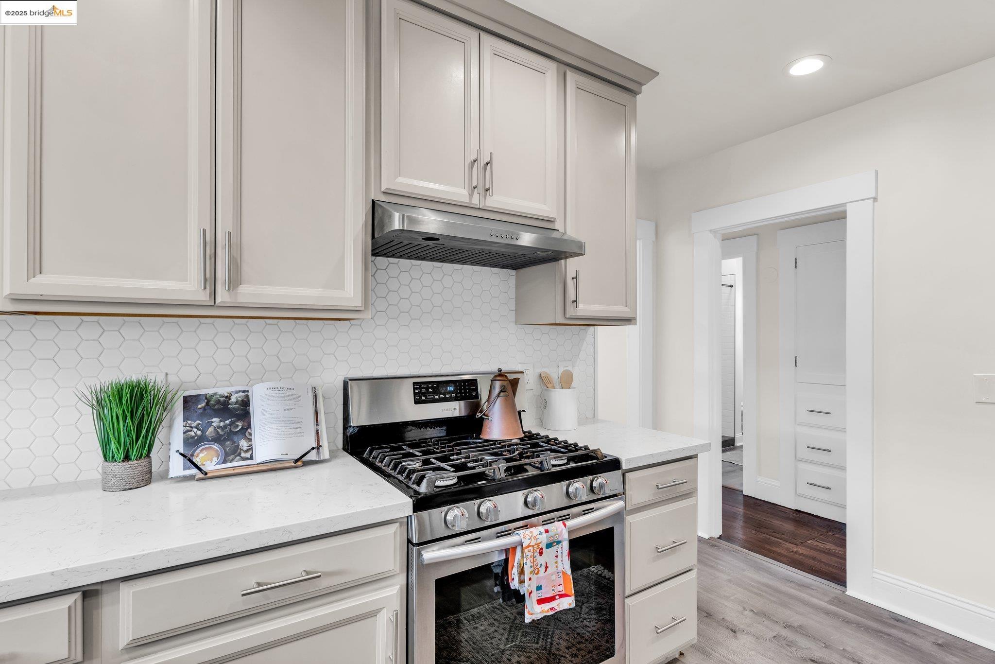 Detail Gallery Image 20 of 57 For 2442 Havenscourt Blvd, Oakland,  CA 94605 - 2 Beds | 1 Baths