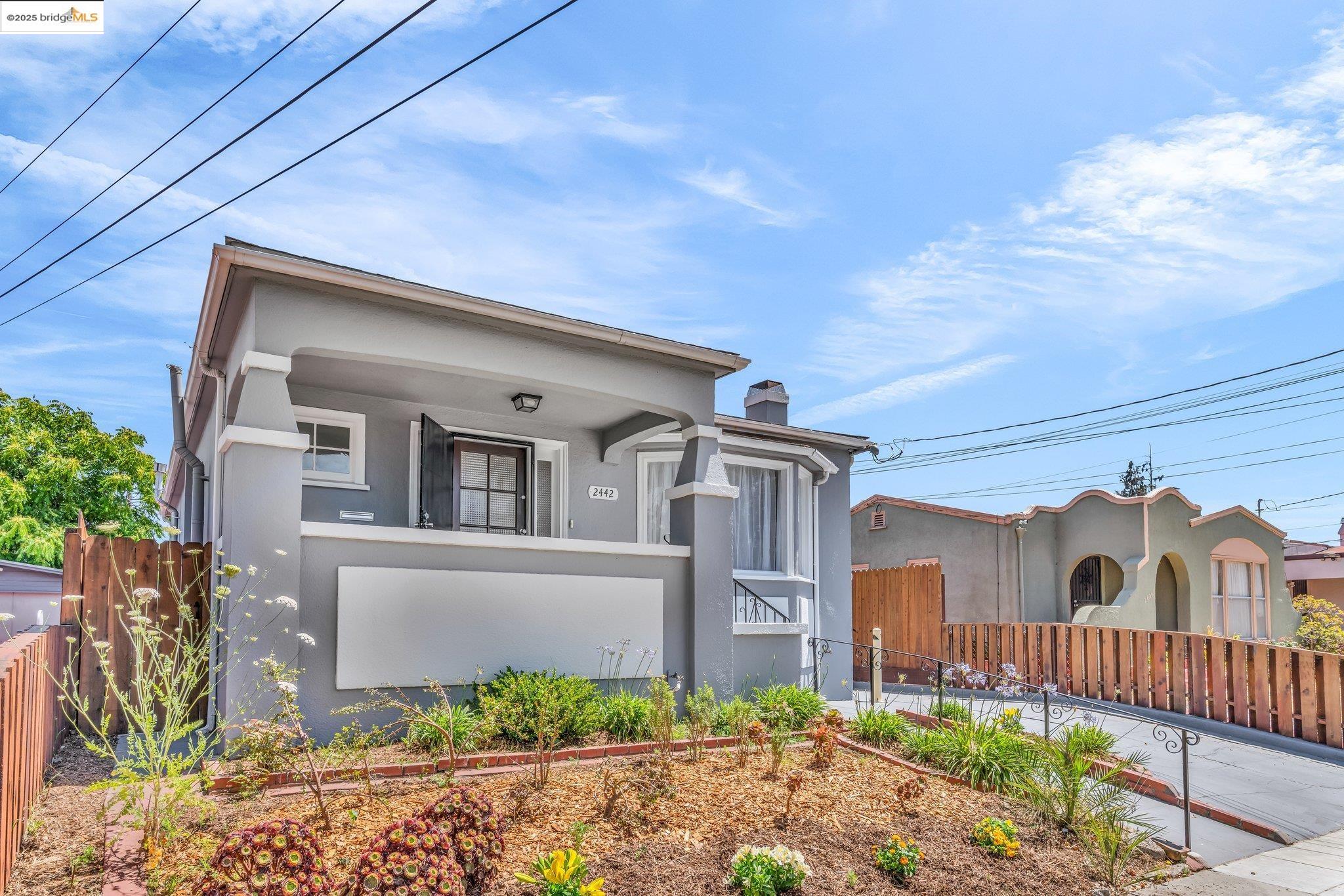 Detail Gallery Image 3 of 57 For 2442 Havenscourt Blvd, Oakland,  CA 94605 - 2 Beds | 1 Baths